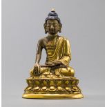 Partiell feuervergoldete Bronze des Buddha Shakyamuni auf einem Lotos