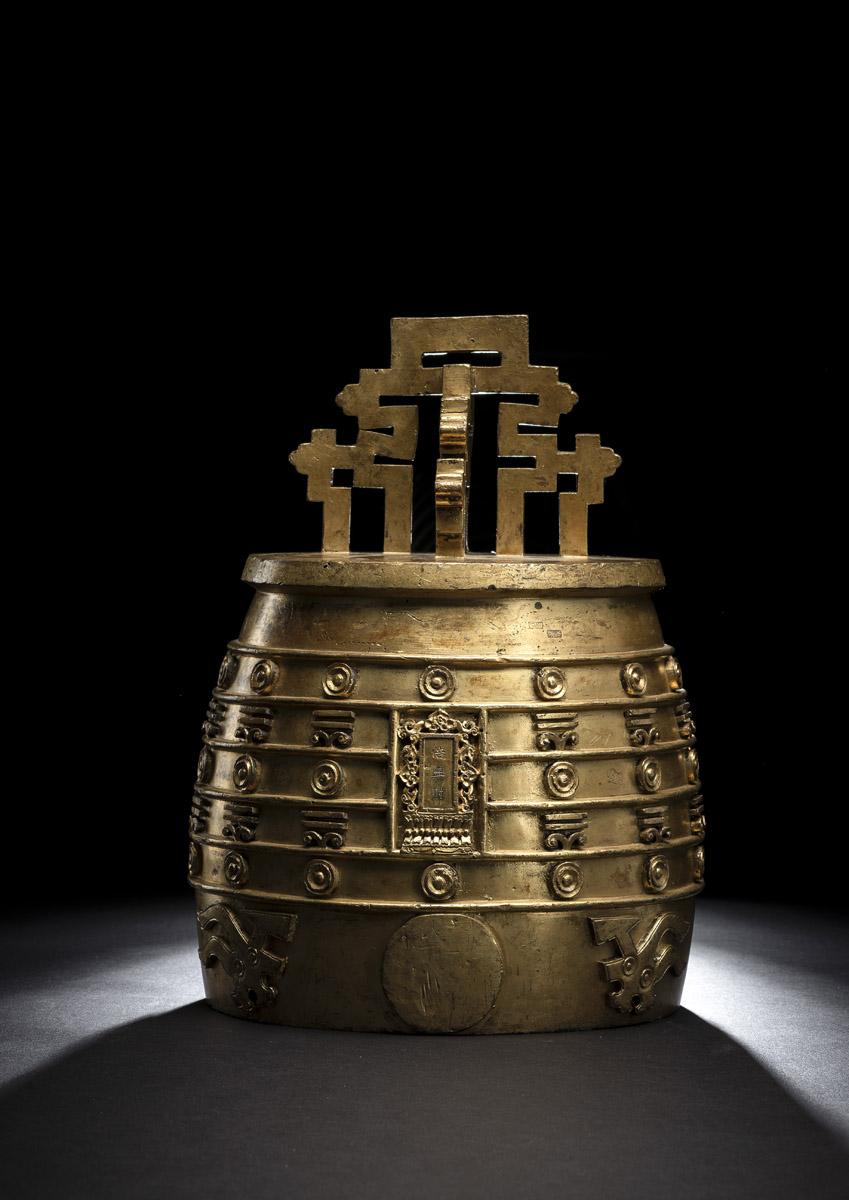A RARE IMPERIAL GILT-BRONZE ARCHAISTIC RITUAL BELL, BEI WUYI - Image 3 of 8