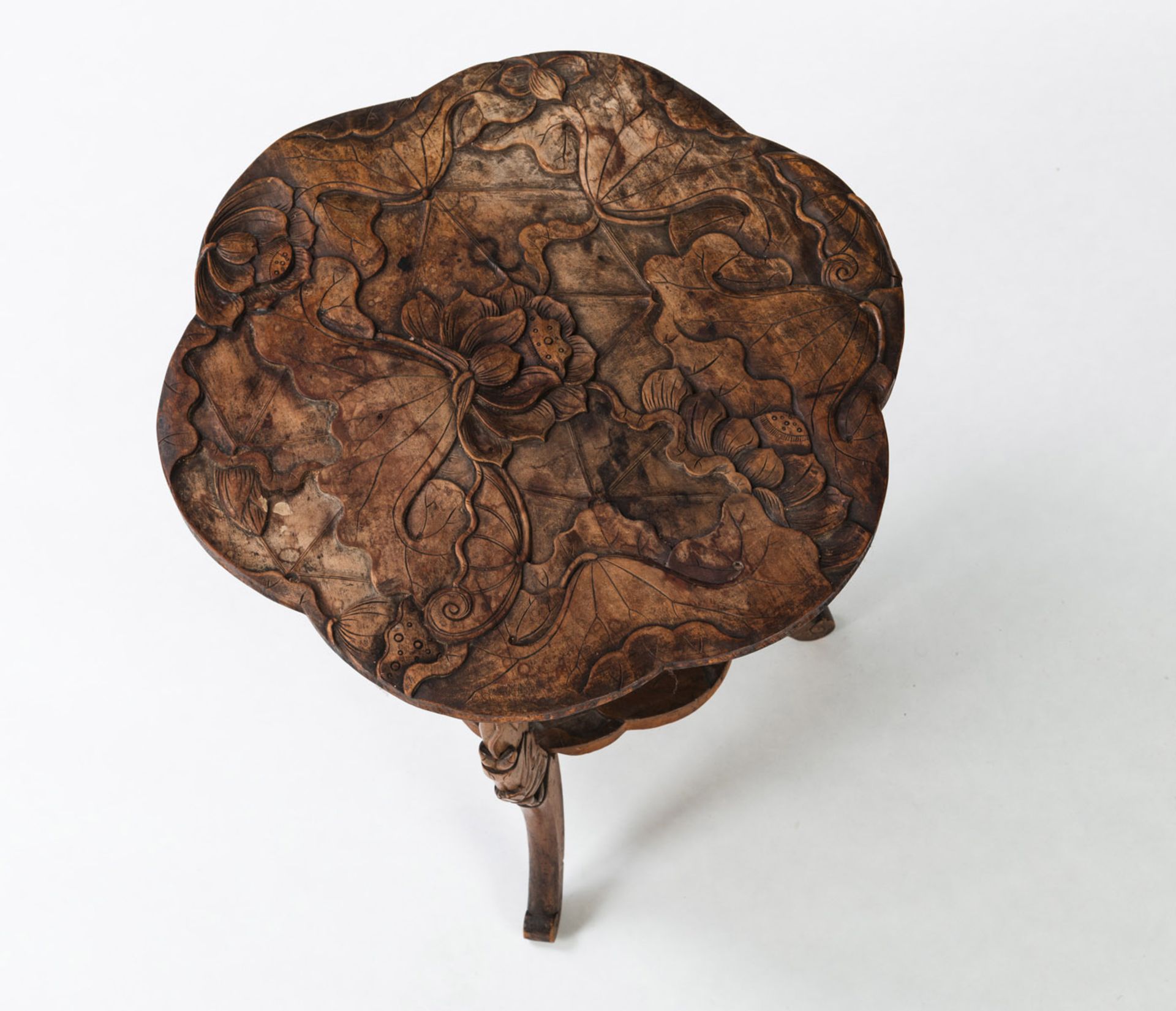 A LEAF RELIEF SIDE TABLE - Image 3 of 3
