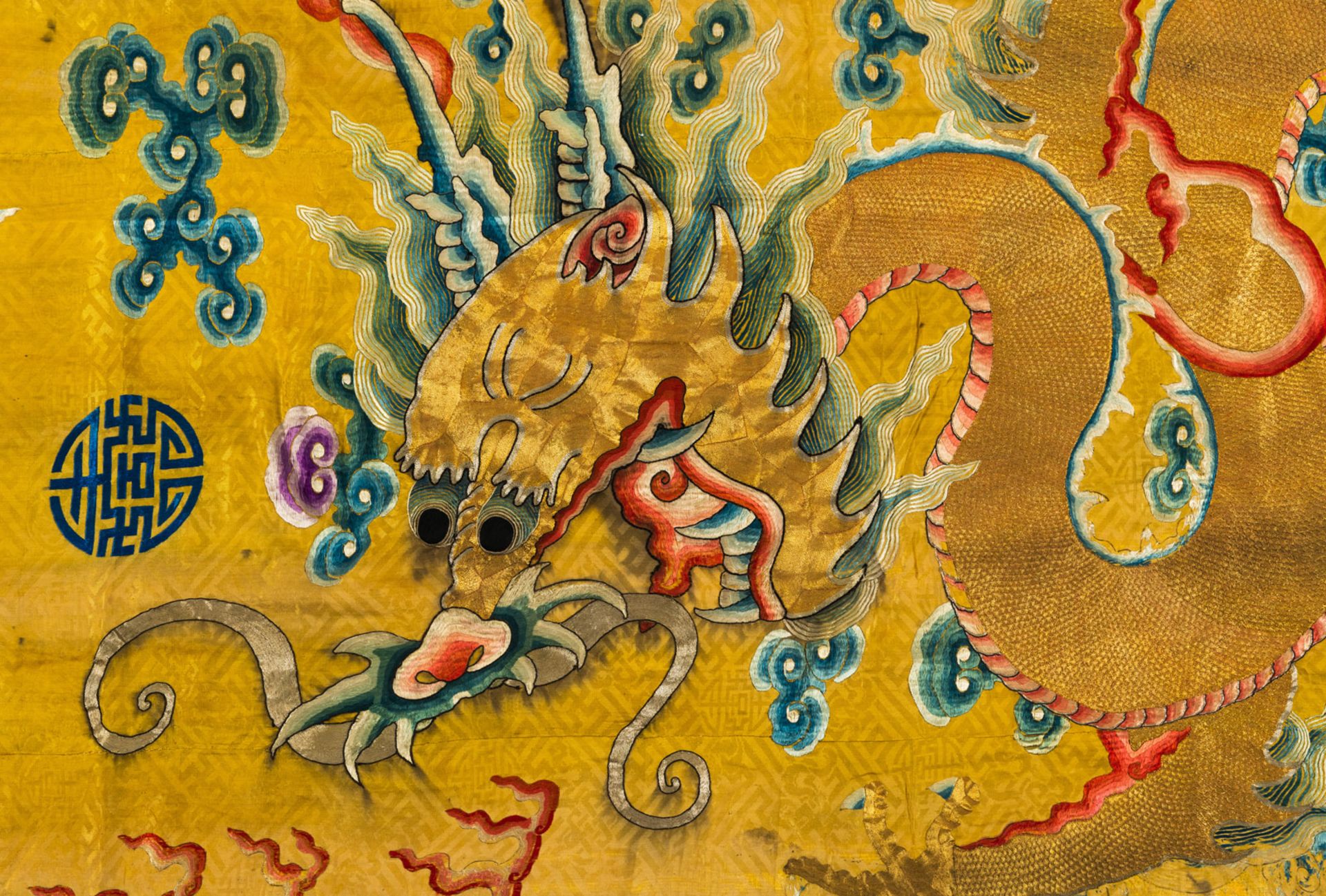 A PAIR OF IMPERIAL YELLOW-GROUND SILK EMBROIDERED CURTAINS WITH MIGHTY RISING DRAGON - Image 5 of 7