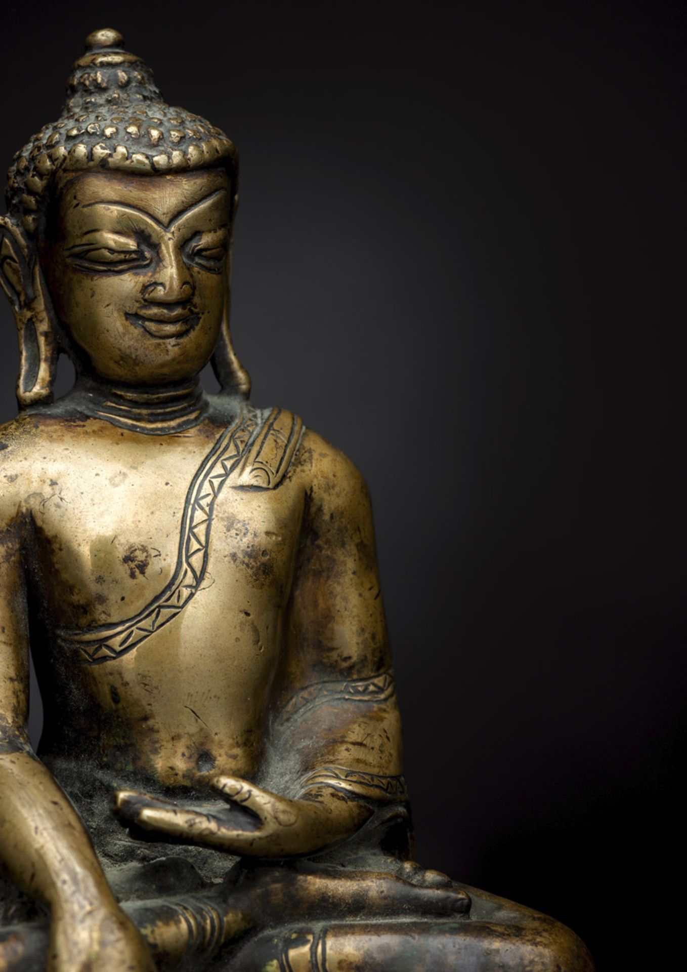 A BRONZE FIGURE OF BUDDHA SHAKYAMUNI - Image 2 of 2