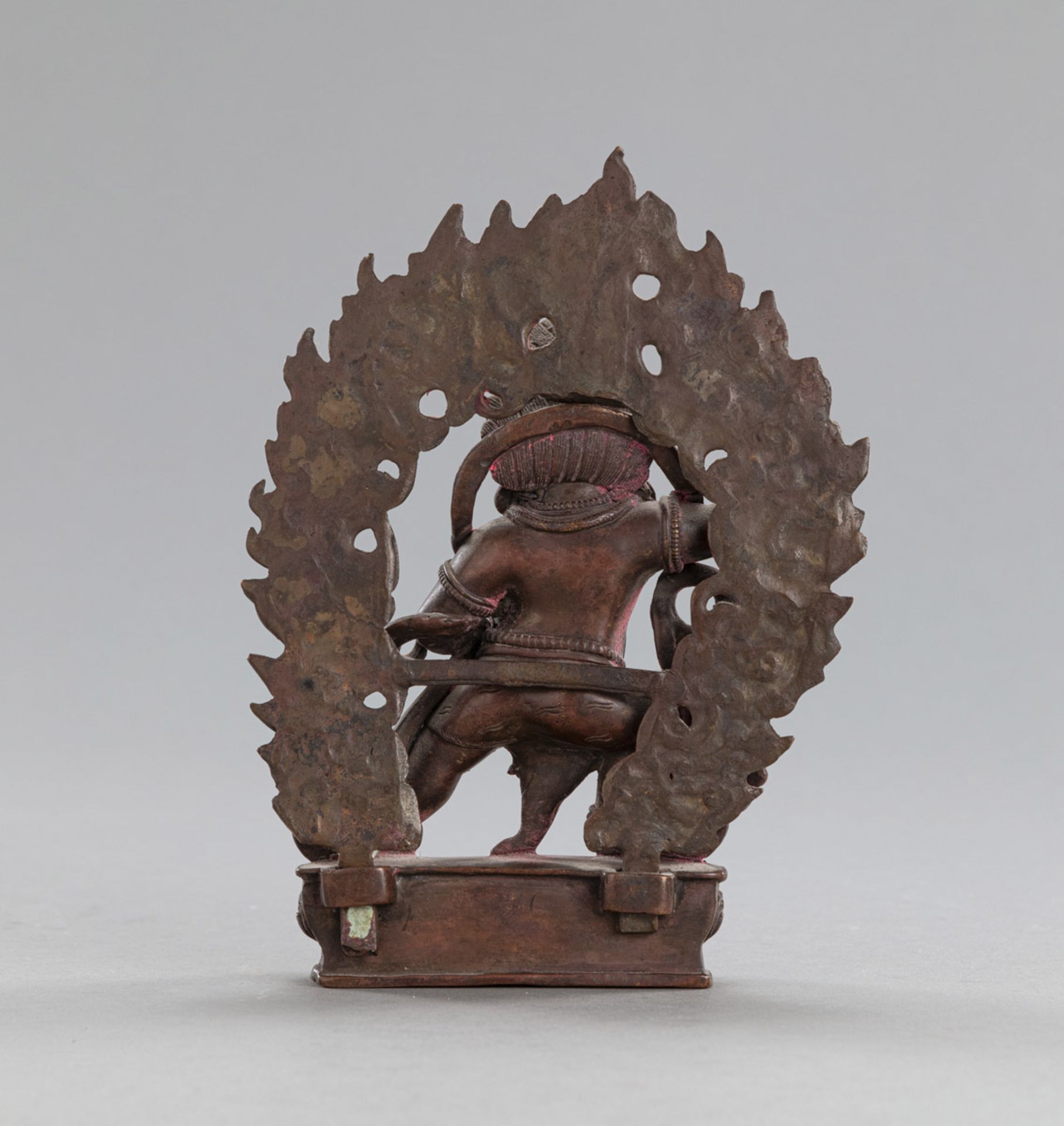 A BRONZE FIGURE OF VAJRAPANI WITH A FLAMING MANDORLA - Image 3 of 4