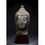 Monumentaler Kopf des Buddha aus Bronze