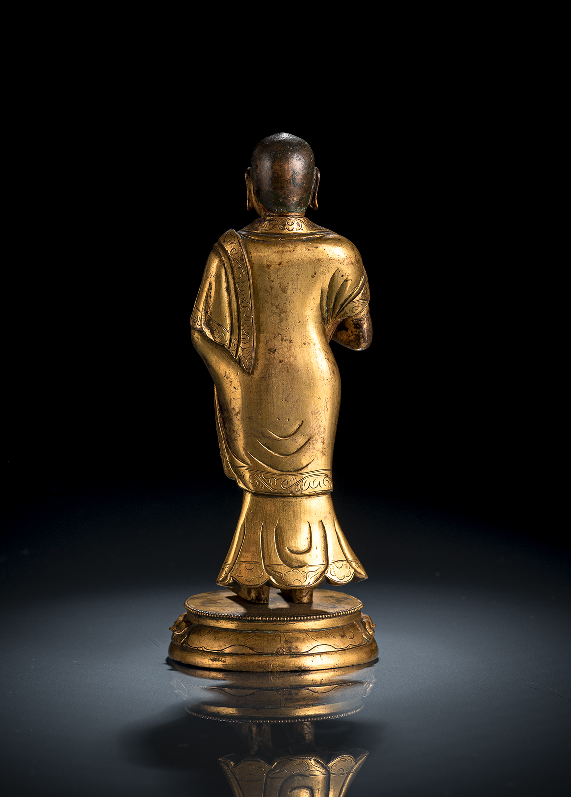 A GILT-BRONZE FIGURE OF A PROBABLY MAUDGALYAYANA - Image 2 of 3