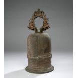 Glocke aus Bronze mit Inschrift und Datierung