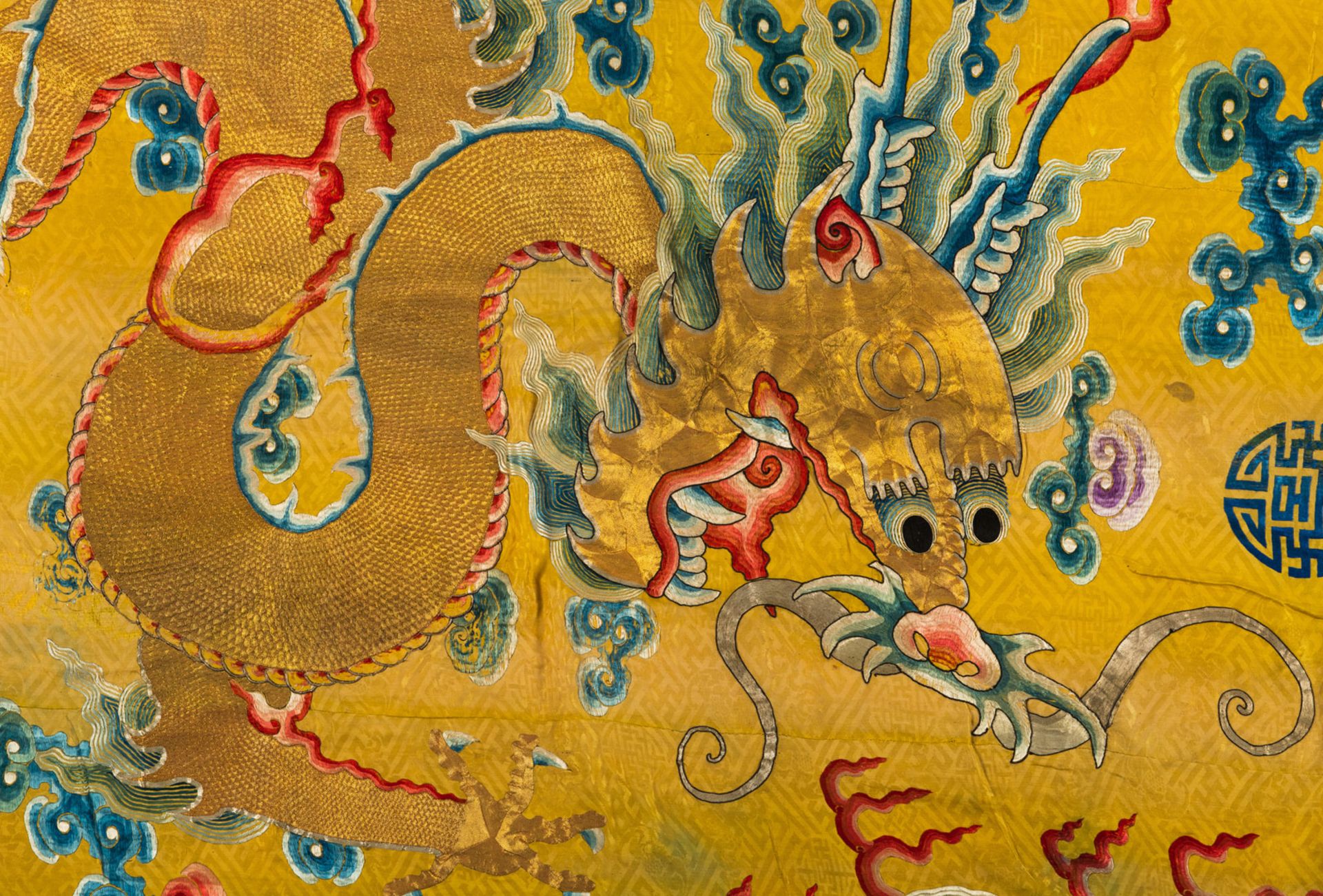 A PAIR OF IMPERIAL YELLOW-GROUND SILK EMBROIDERED CURTAINS WITH MIGHTY RISING DRAGON - Image 6 of 7