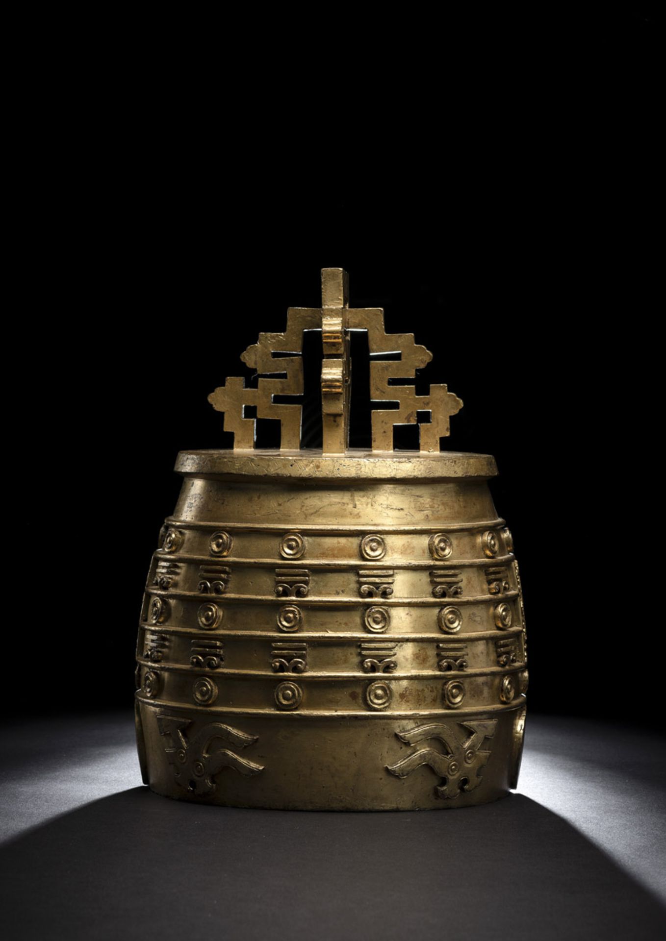A RARE IMPERIAL GILT-BRONZE ARCHAISTIC RITUAL BELL, BEI WUYI - Image 2 of 8
