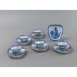 Gruppe von sechs unterglasurblau dekorierten Schälchen und fünf Koppchen