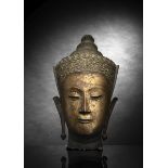 Feiner Kopf des Buddha aus Bronze mit Resten von Vergoldung