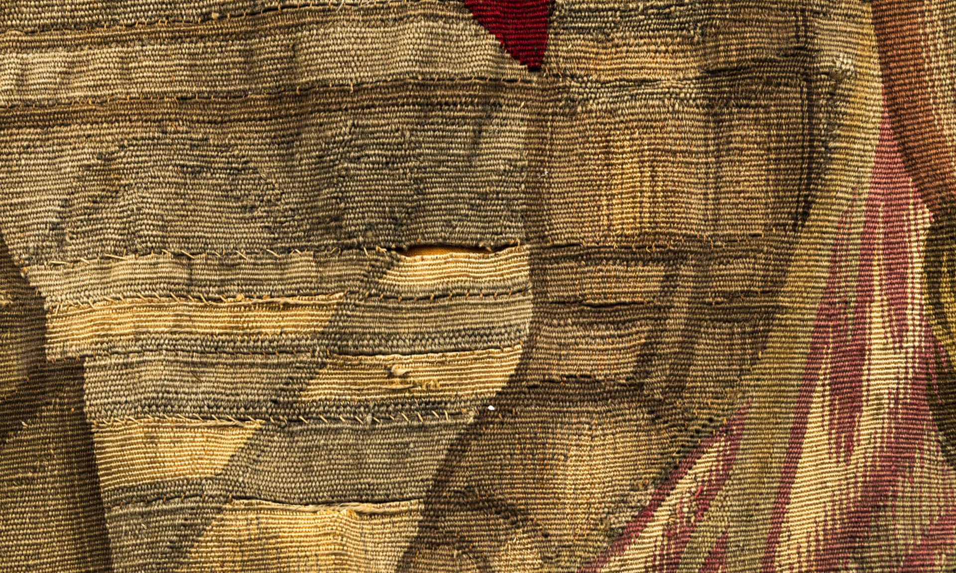 A FINE BAROQUE BRUSSELS TAPESTRY FRAGMENT - Image 13 of 19