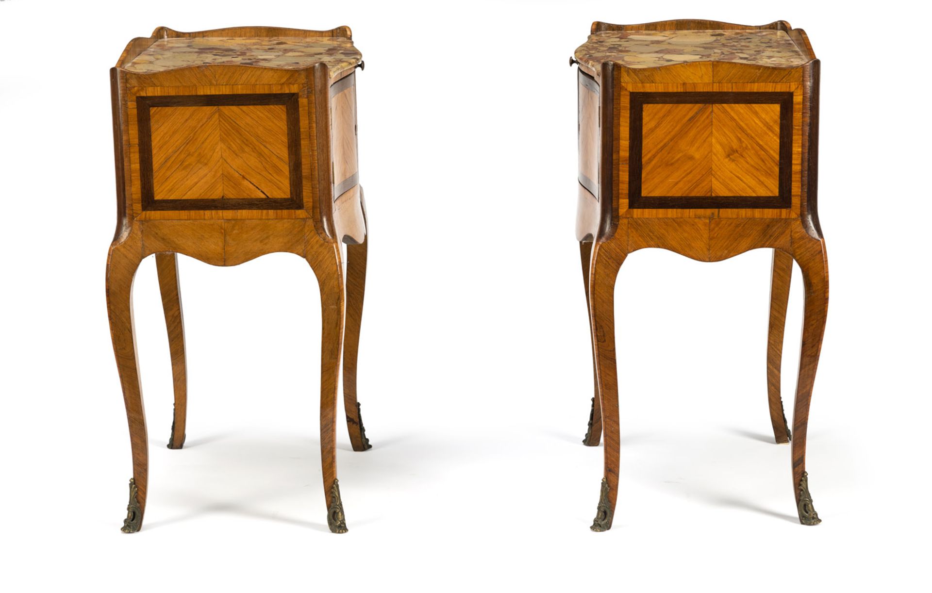 A PAIR OF FRENCH LOUIS-XV-STYLE ORMOLU MOUNTED TULIPWOOD AND AMARANTH OCCATIONAL TABLES - Image 4 of 9