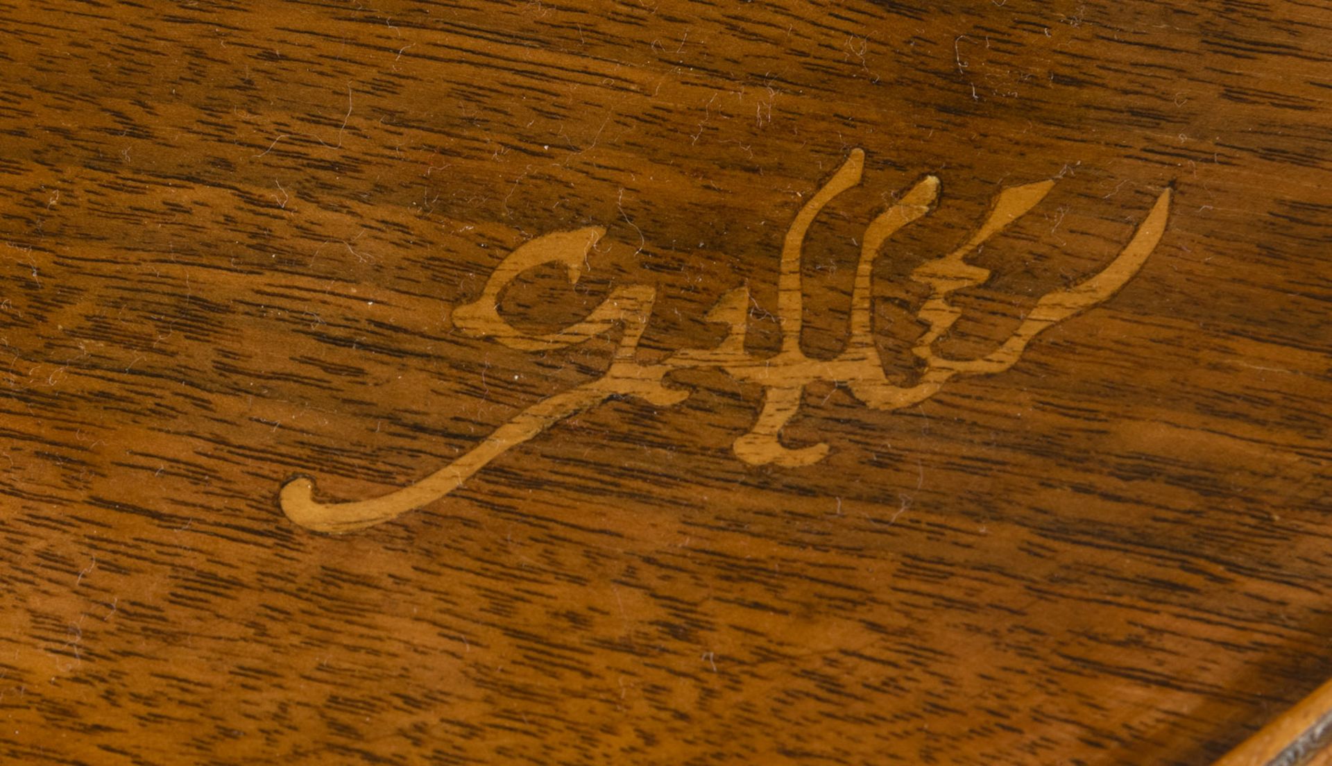 AN ART NOUVEAU WALNUT, MACASSAR AND MAHOGANY MARQUETRIED OCCASIONAL TABLE - Image 5 of 5