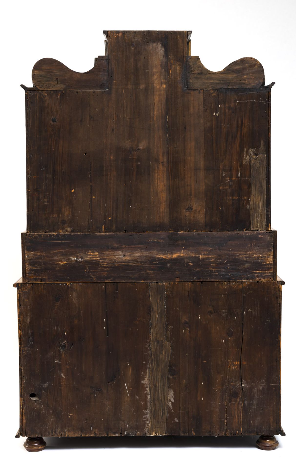 A FINE BRASS MOUNTED WALNUT BOG OAK AND ROOTWOOD BUREAU CABINET - Image 12 of 13