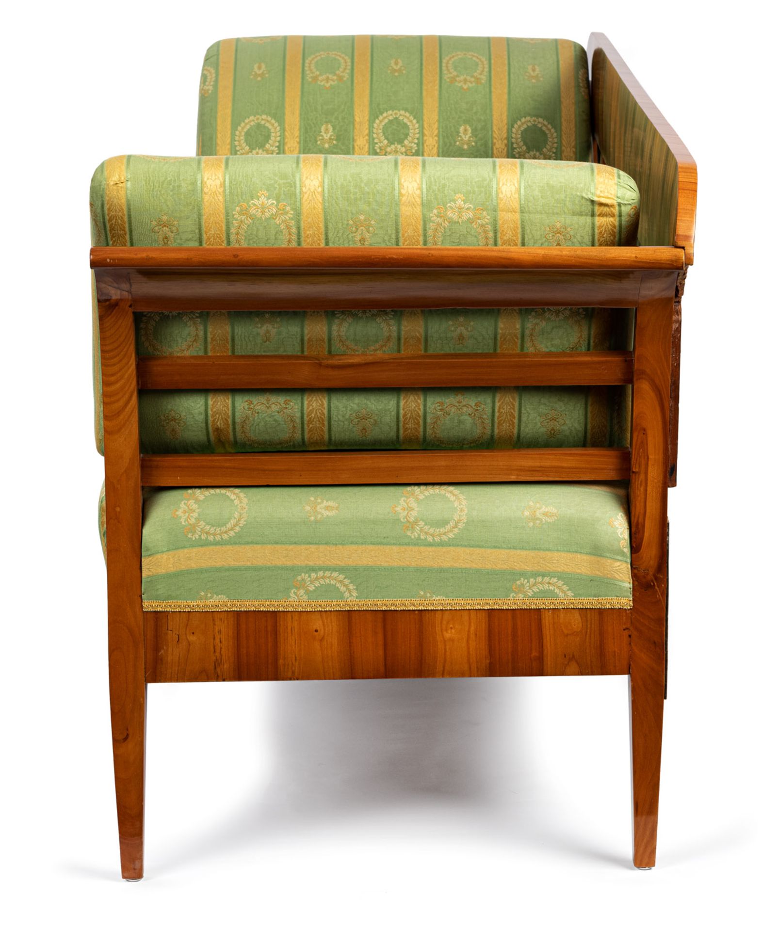 A SOUTH GERMAN BIEDERMEIER CHERRYWOOD SETTEE - Image 4 of 9