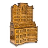 Schöner Barock-Schreibschrank - sog. Secretaire-à-Trois Corps