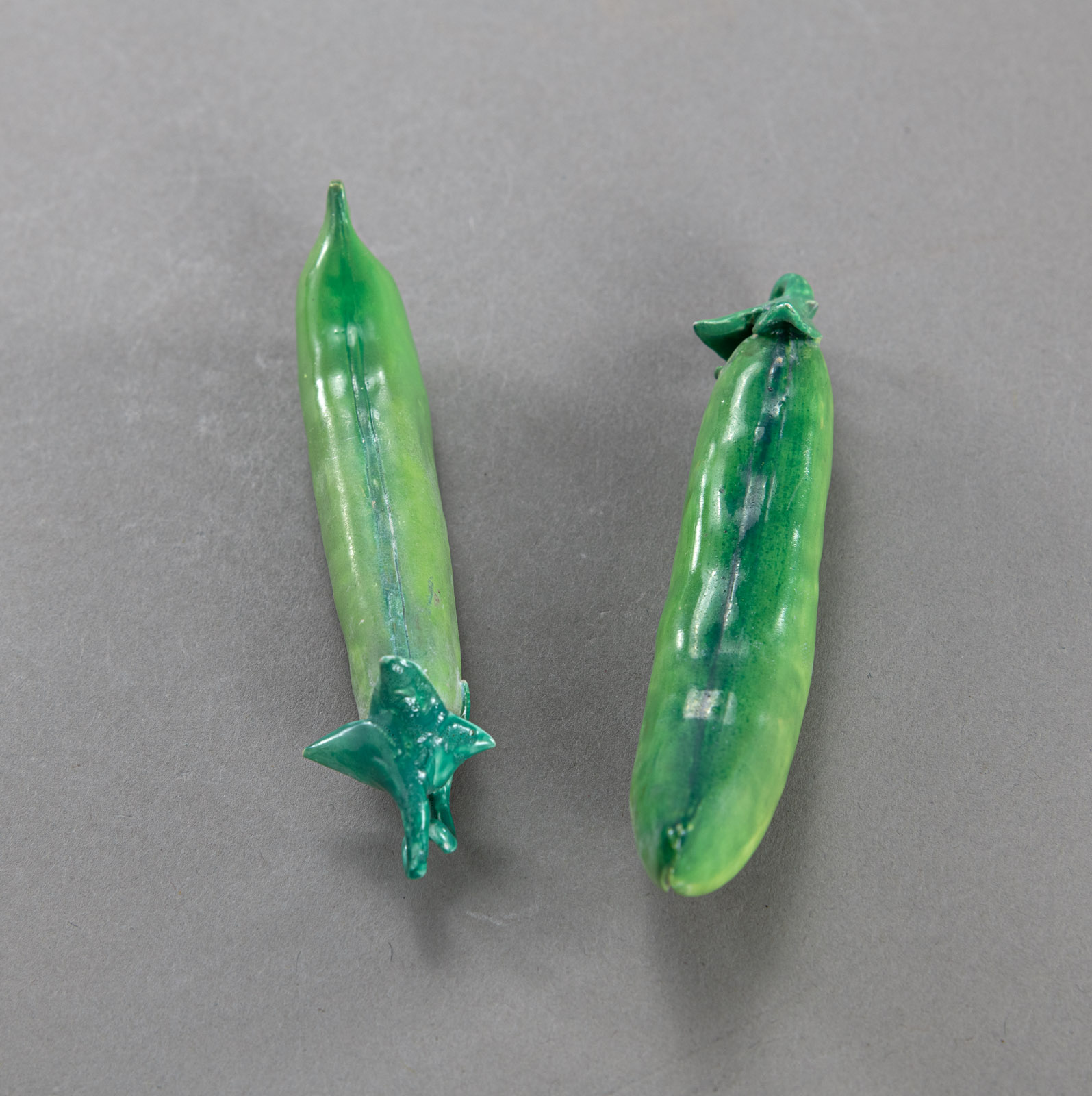 TWO CONTINENTAL PORCELAIN MODELS OF PEAPODS - Image 3 of 3