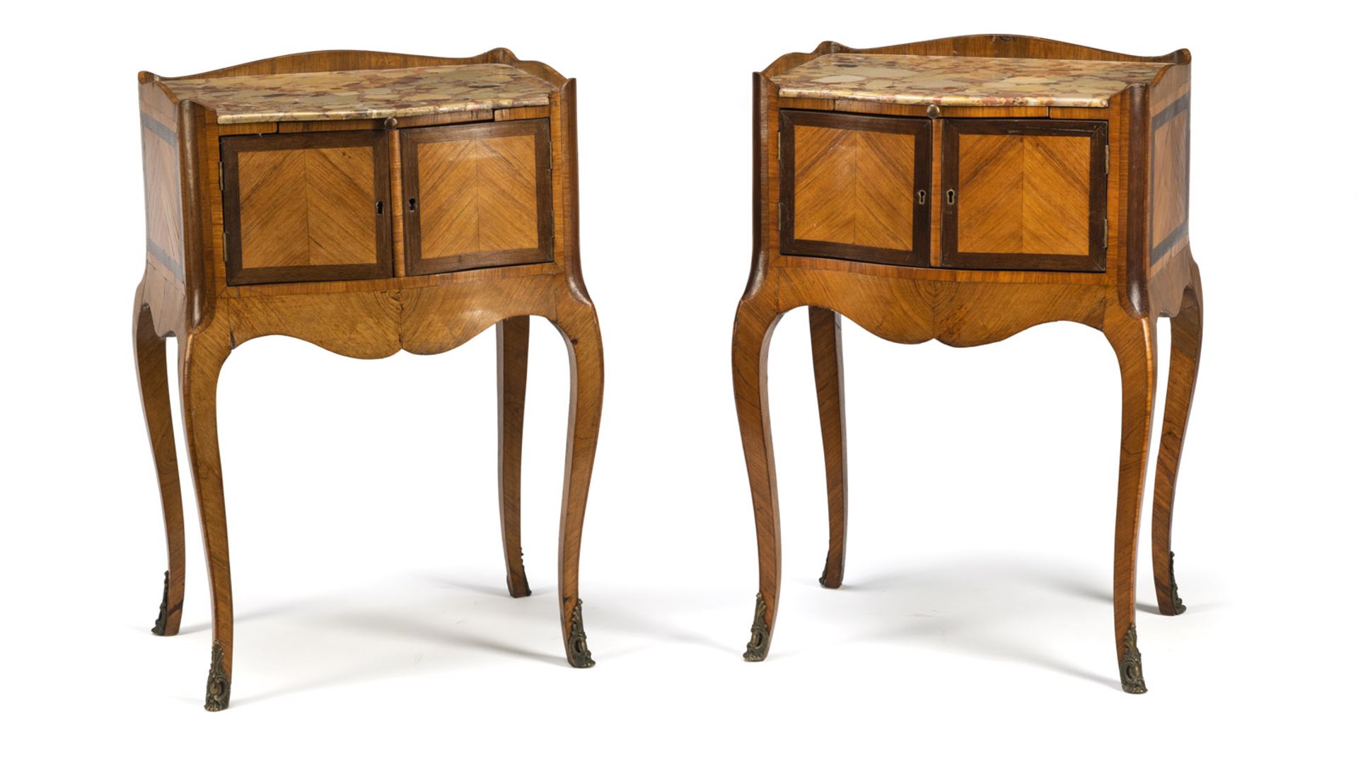 A PAIR OF FRENCH LOUIS-XV-STYLE ORMOLU MOUNTED TULIPWOOD AND AMARANTH OCCATIONAL TABLES - Image 2 of 9