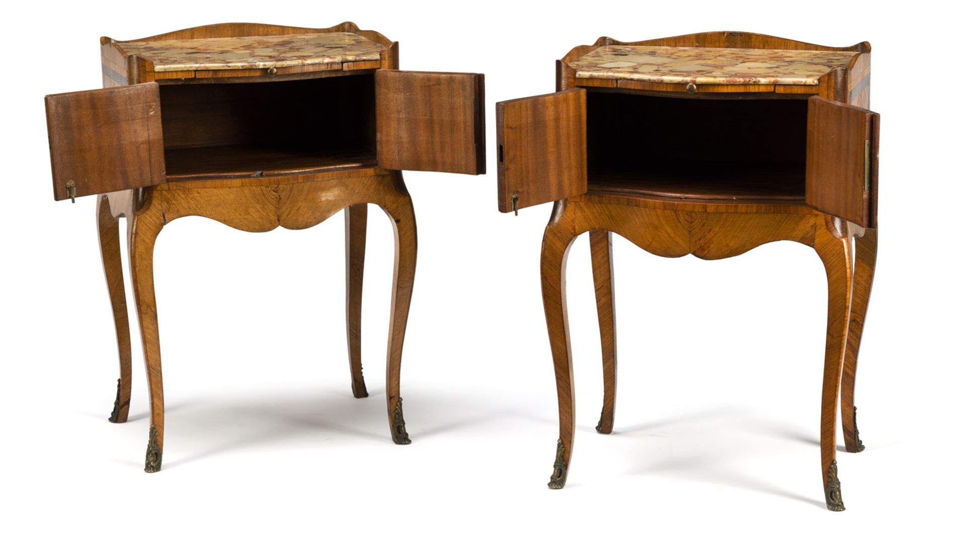 A PAIR OF FRENCH LOUIS-XV-STYLE ORMOLU MOUNTED TULIPWOOD AND AMARANTH OCCATIONAL TABLES - Image 3 of 9