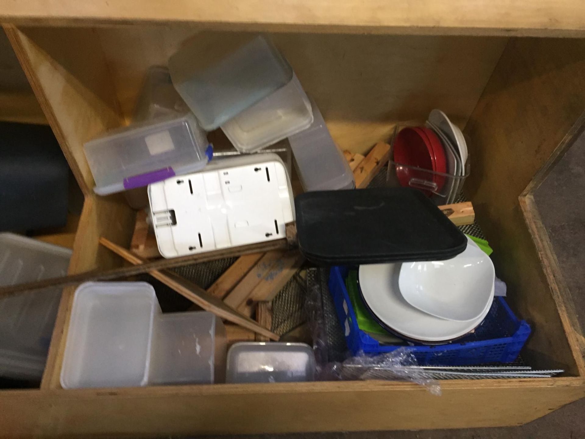 Miscellaneous Tupperware and various items - Image 3 of 5