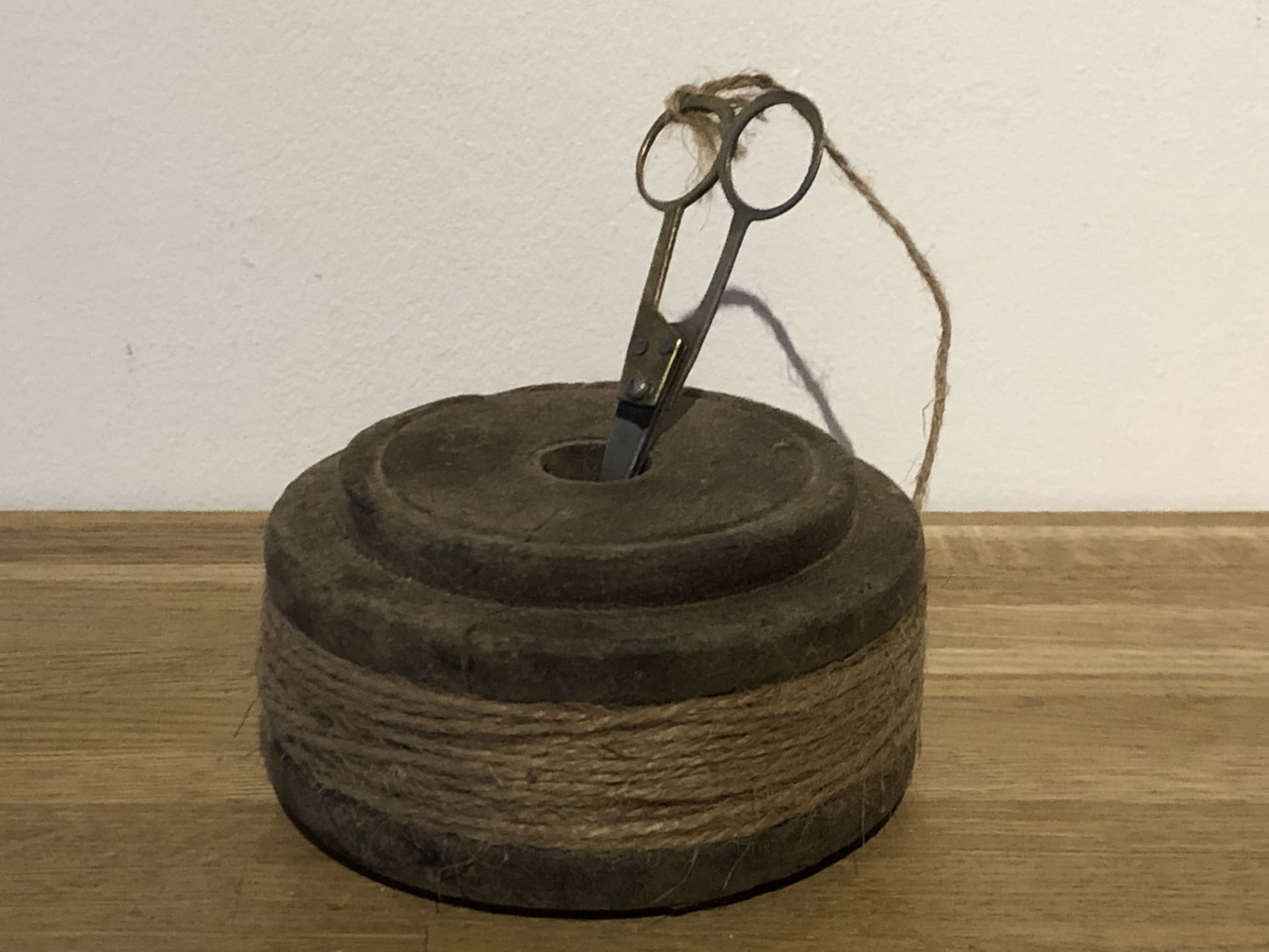 Wooden Spool With Jute String & Scissors - Image 3 of 3