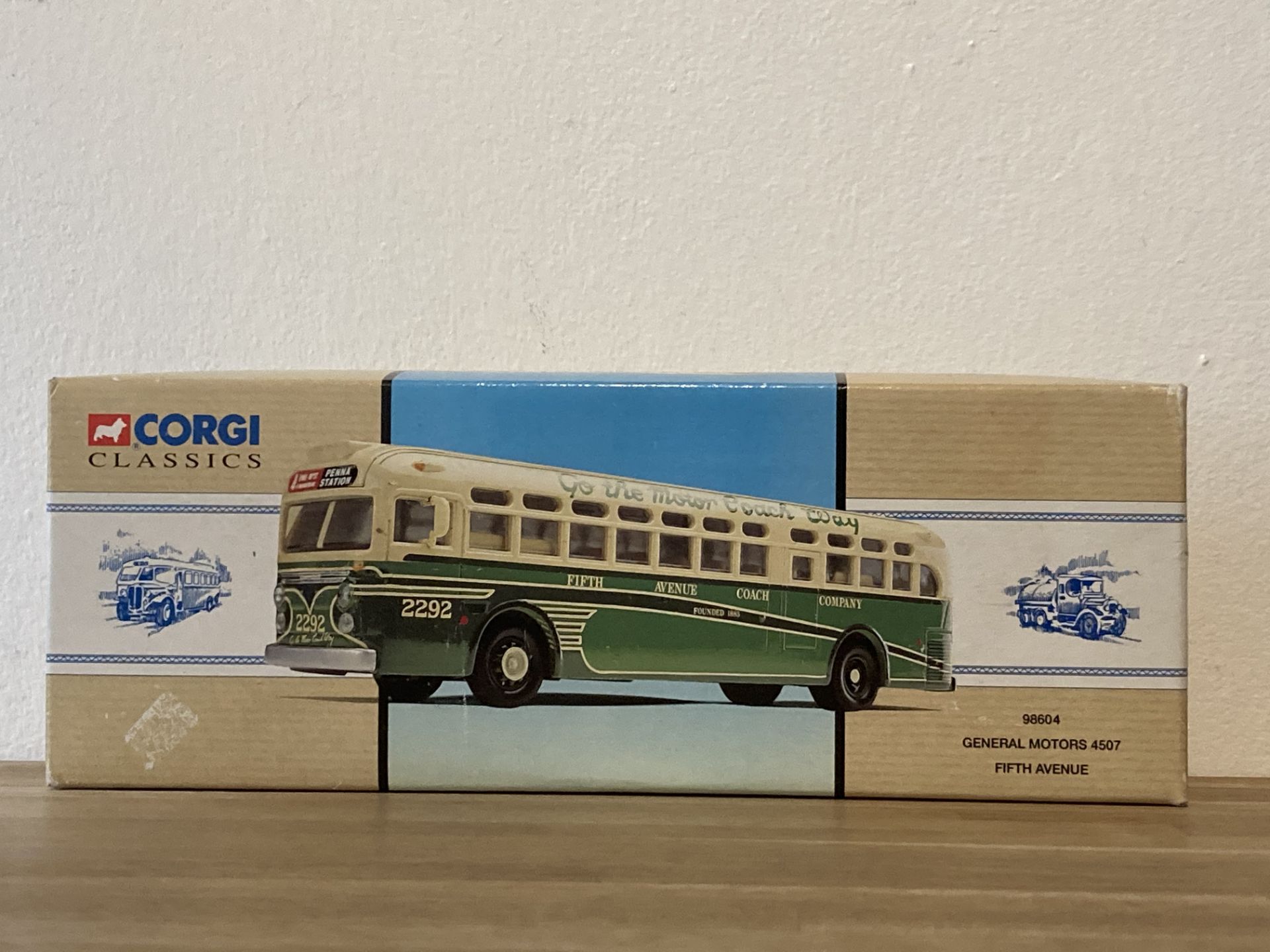 Limited Edition Corgi Classics General Motors 4507 Fifth Avenue - 98604 - Image 2 of 7