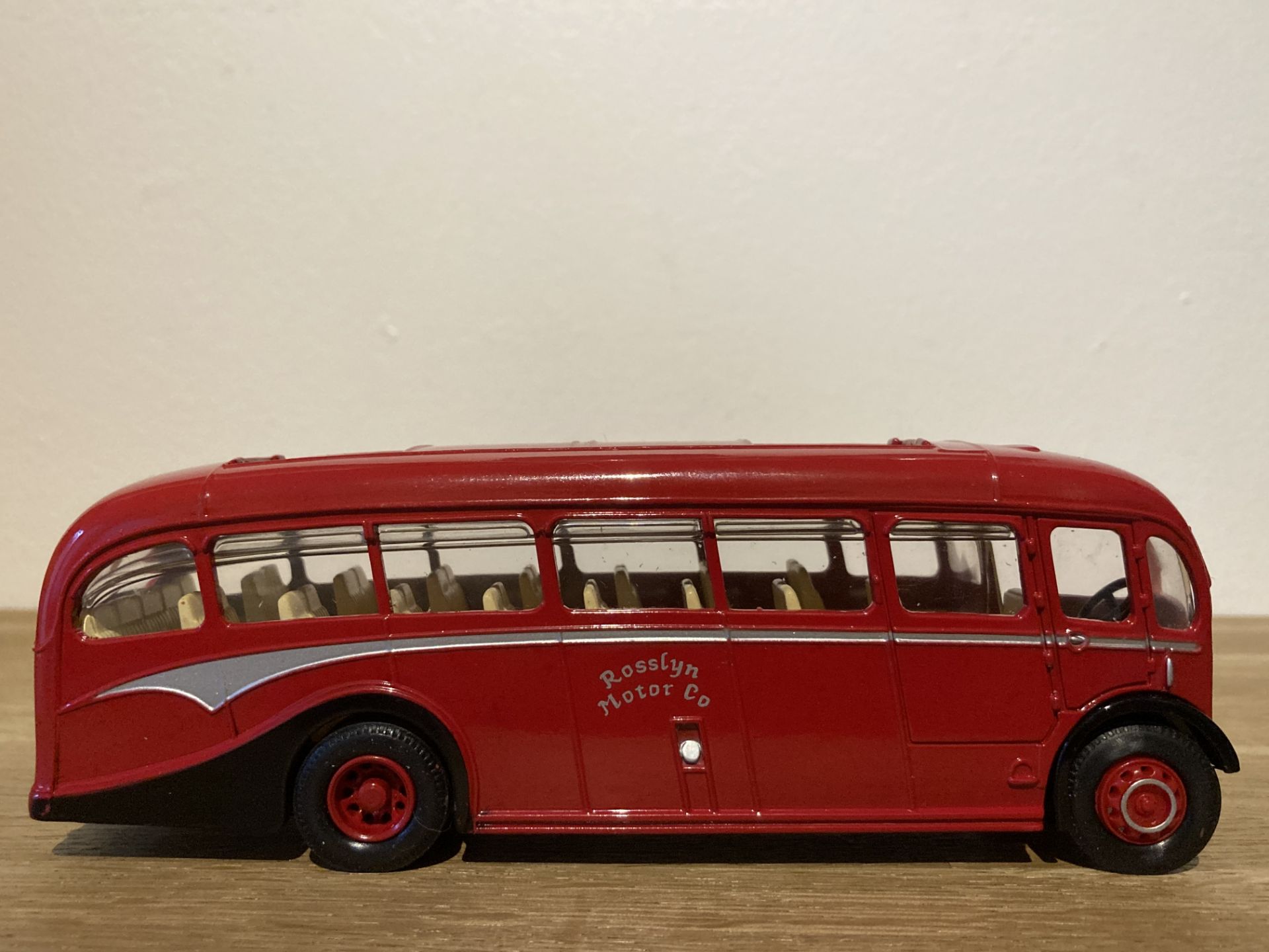 Limited Edition Corgi Rosslyn Motor Co, The AEC Regal - 97191 - Image 4 of 5