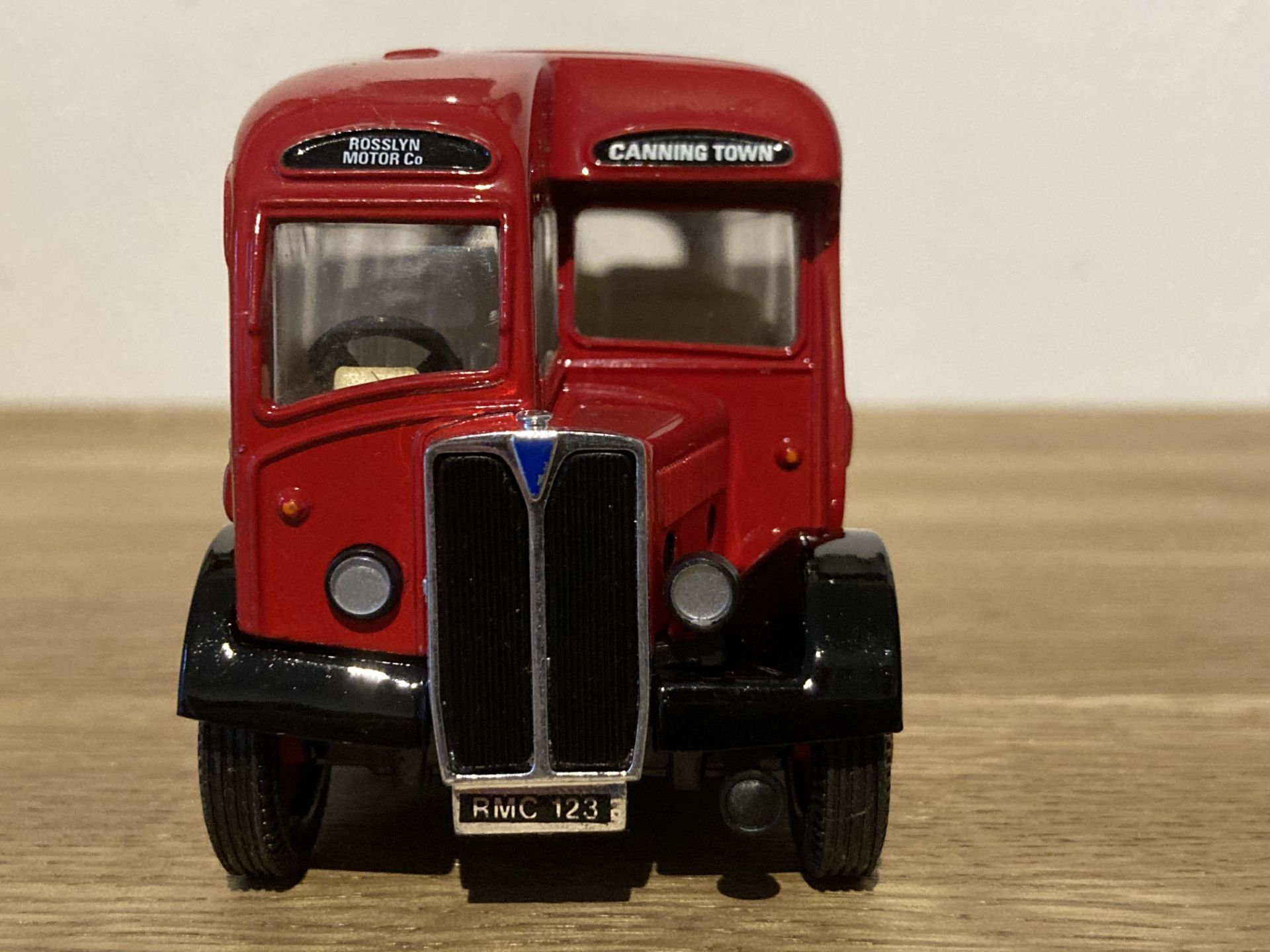 Limited Edition Corgi Rosslyn Motor Co, The AEC Regal - 97191 - Image 5 of 5