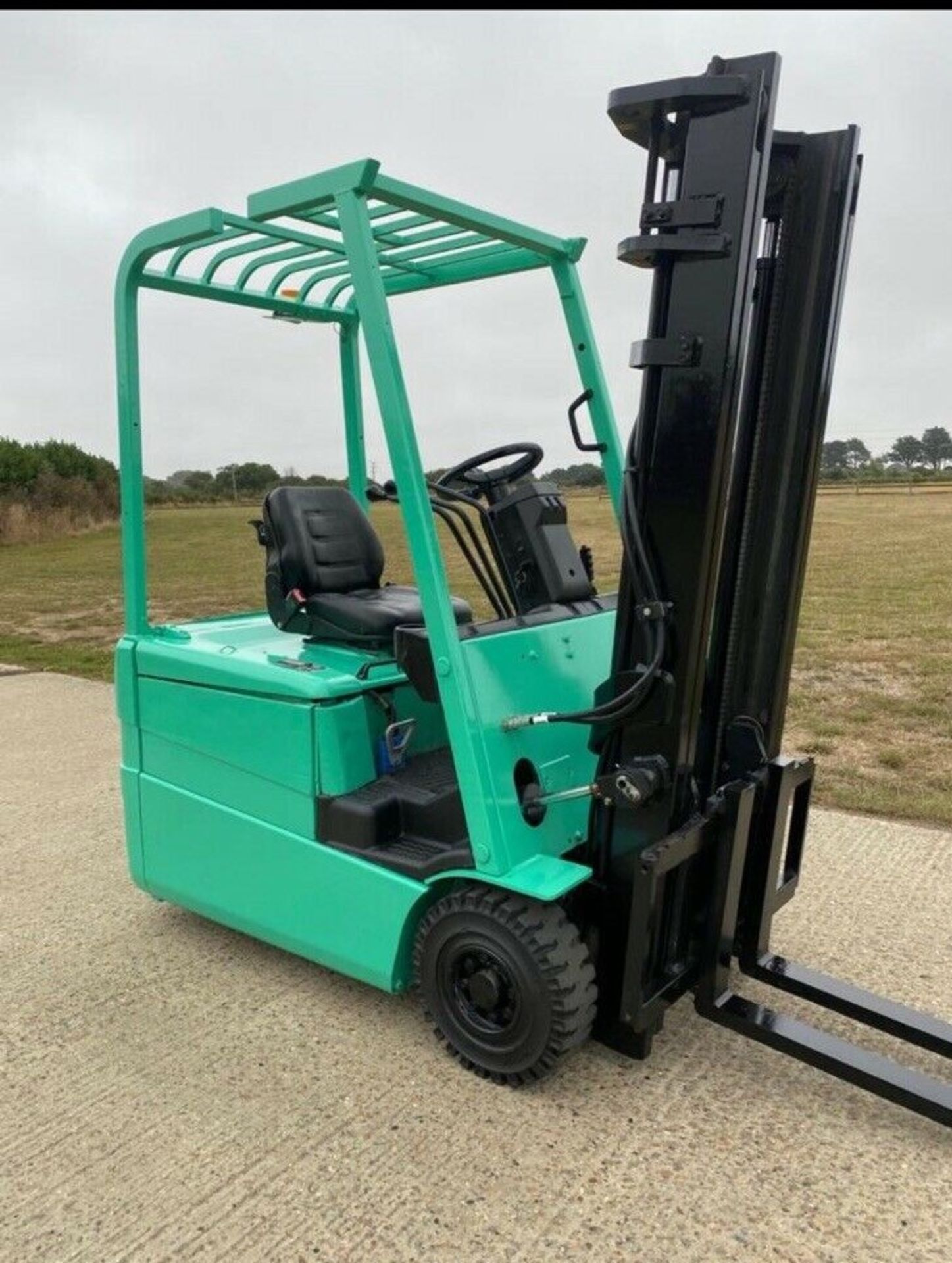 Mitsubishi 1.6 Tonne Electric forklift truck Low Hours - Image 3 of 4