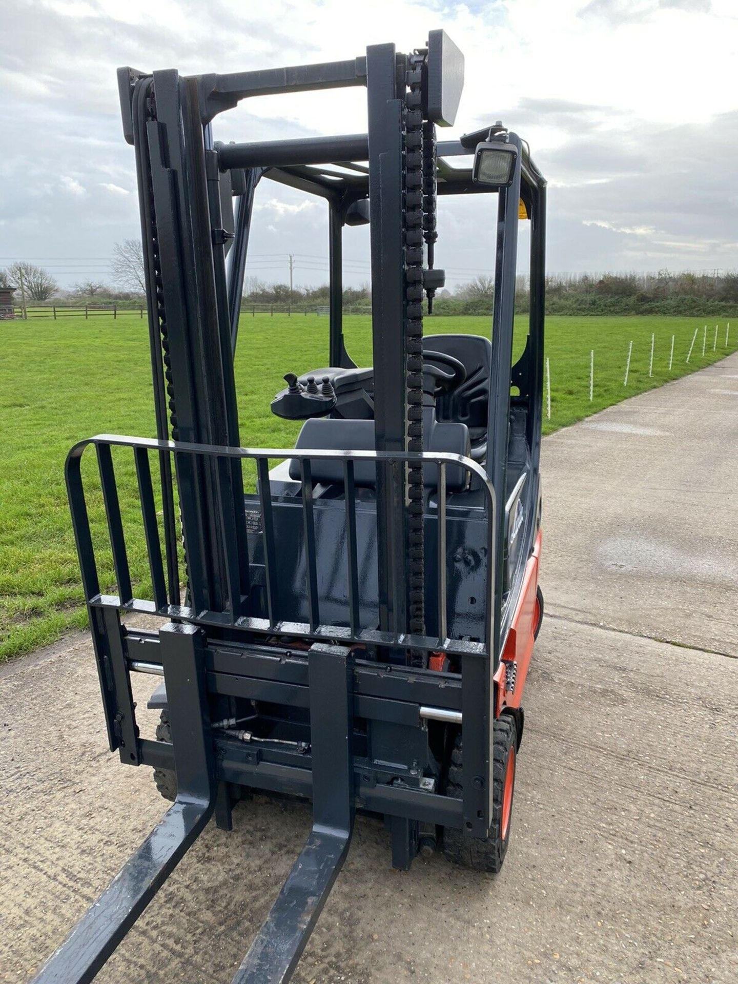 Linde 1.6 Tonne Electric forklift truck - Image 2 of 4