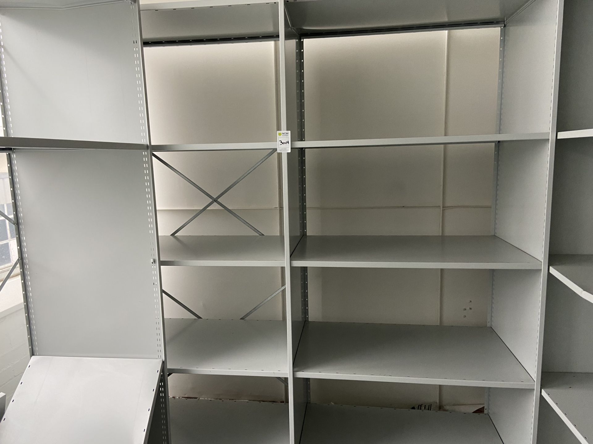 Metal Shelving unit 8 Shelves