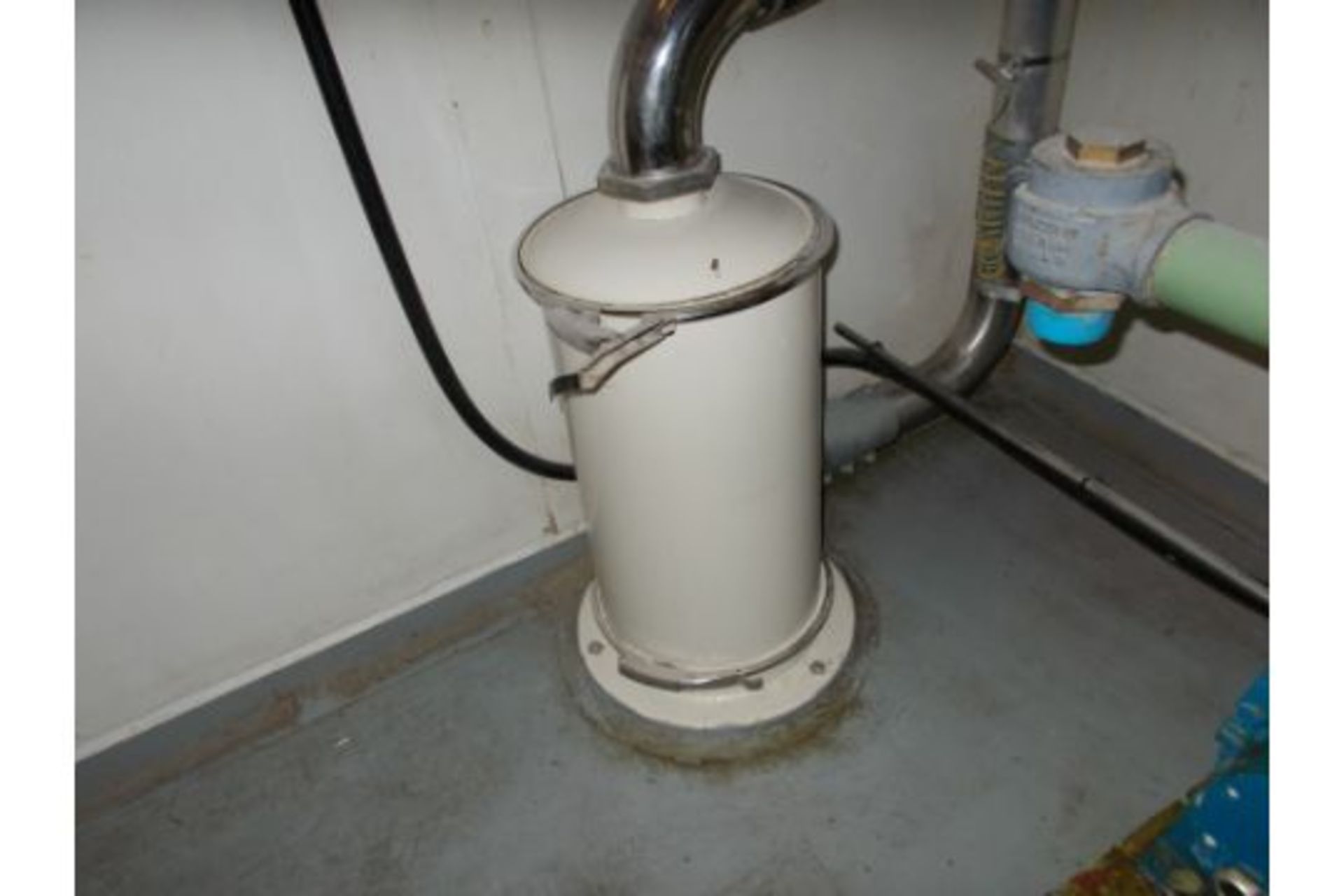 Vacuum pump with 11kw 3 phase induction motor fitted - Image 8 of 9