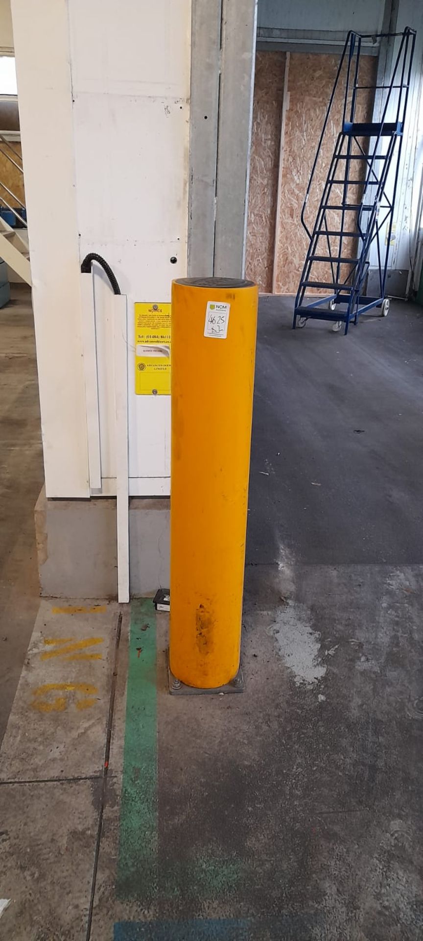 Asafe Bollards x 2 - Image 3 of 3