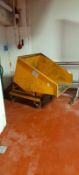 Moveable tipper / skip