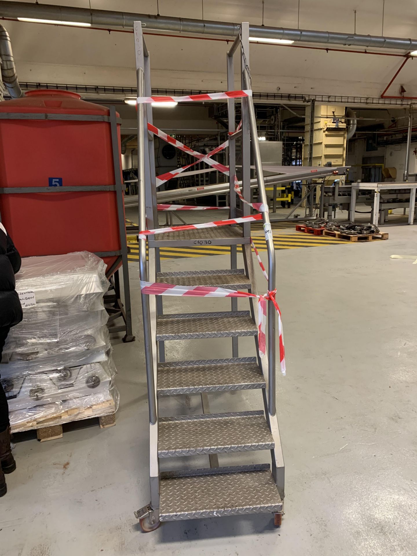 Moveable Staircase on castors - Image 2 of 2