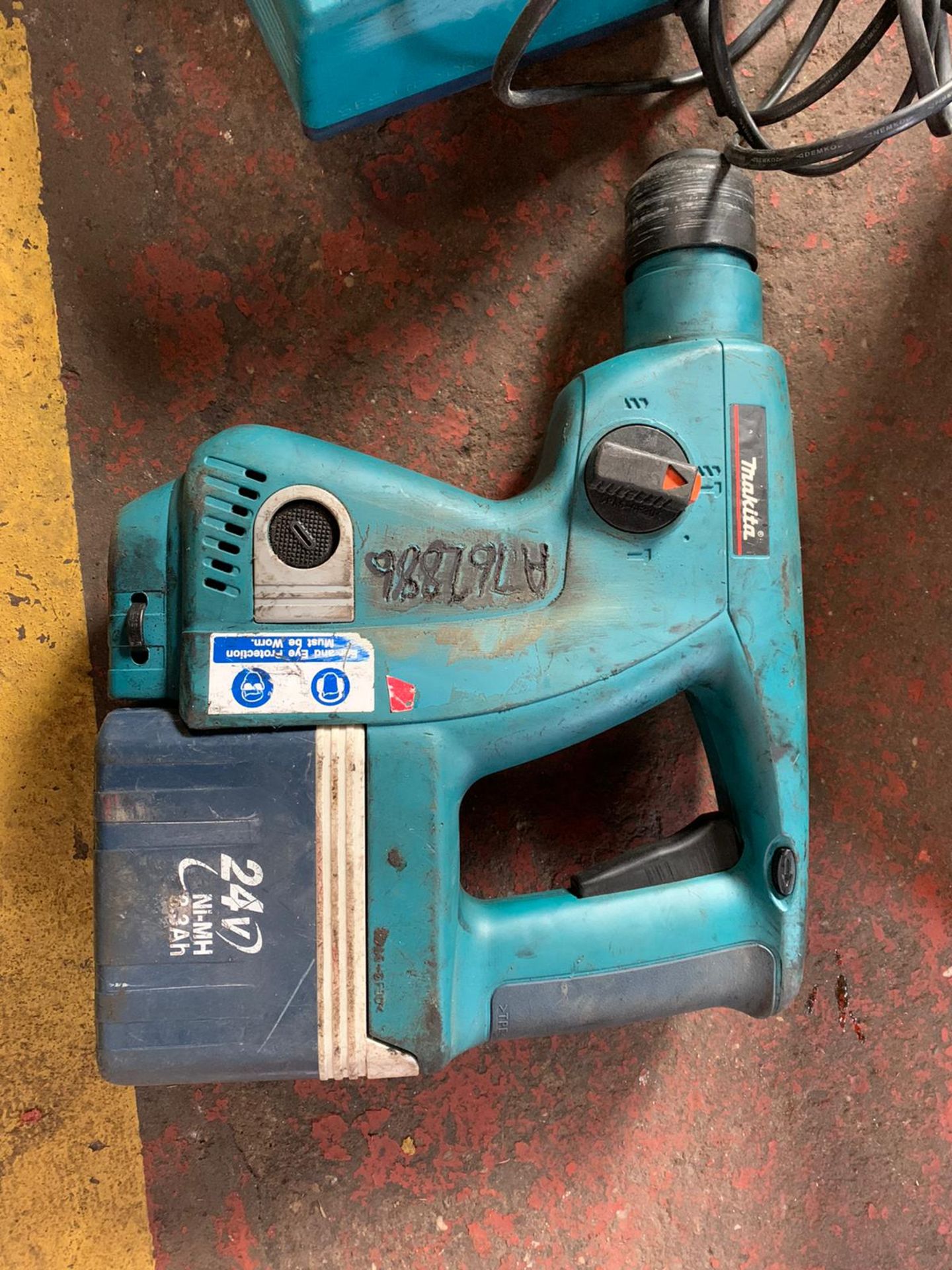 Makita DC245A 24V Drill & Charger - Image 2 of 3