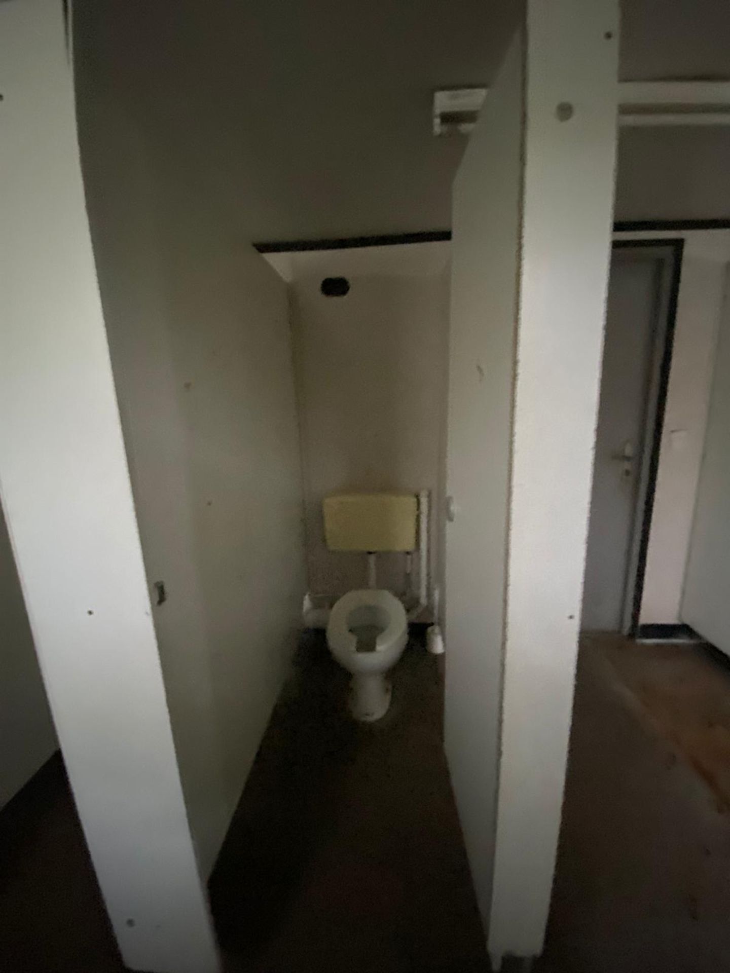 32ft 6 + 1 male and female toilet block - Image 10 of 17