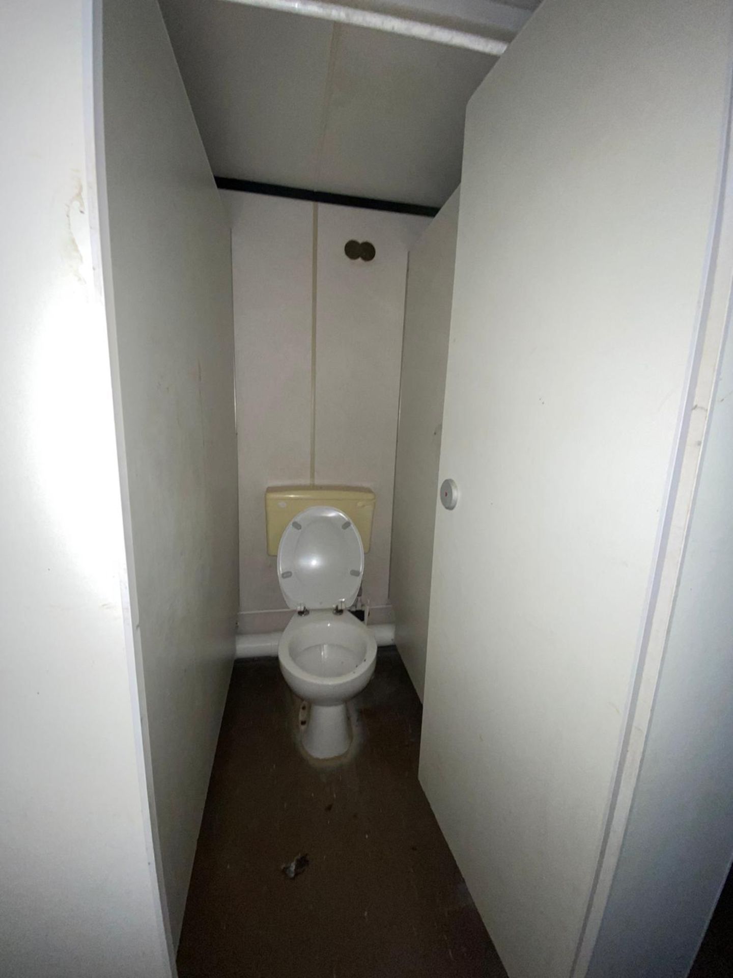 32ft 6 + 1 male and female toilet block - Image 14 of 17