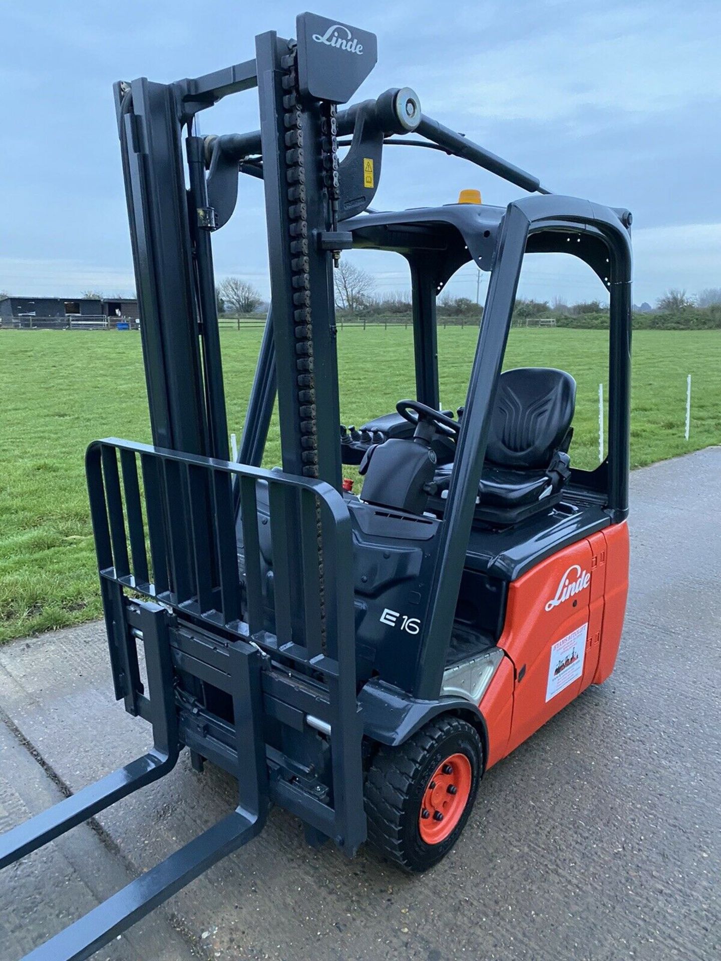 Linde forklift truck. 1.6 tonne lift. - Image 2 of 7