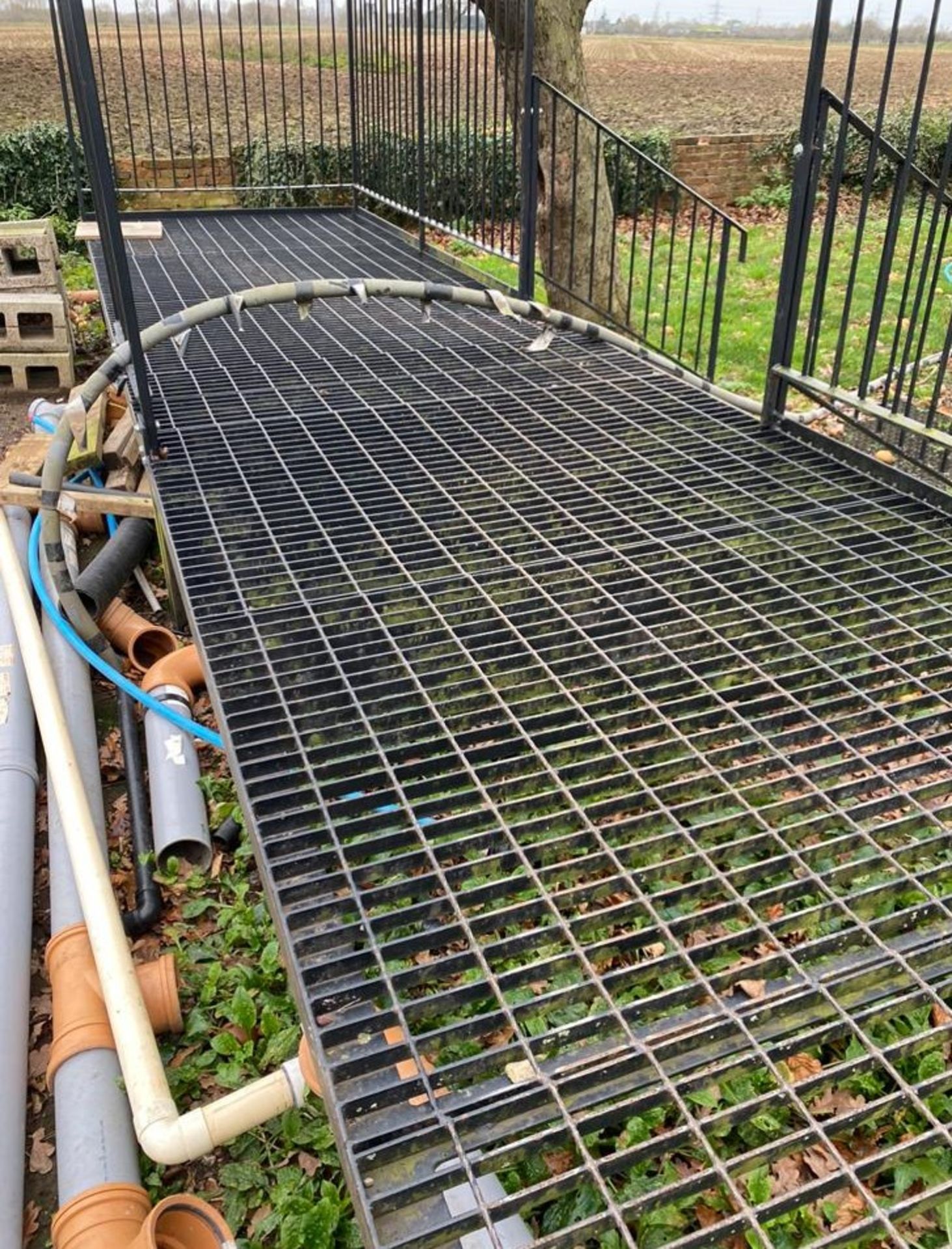 Toilet block/ container walk way platform - Image 3 of 6