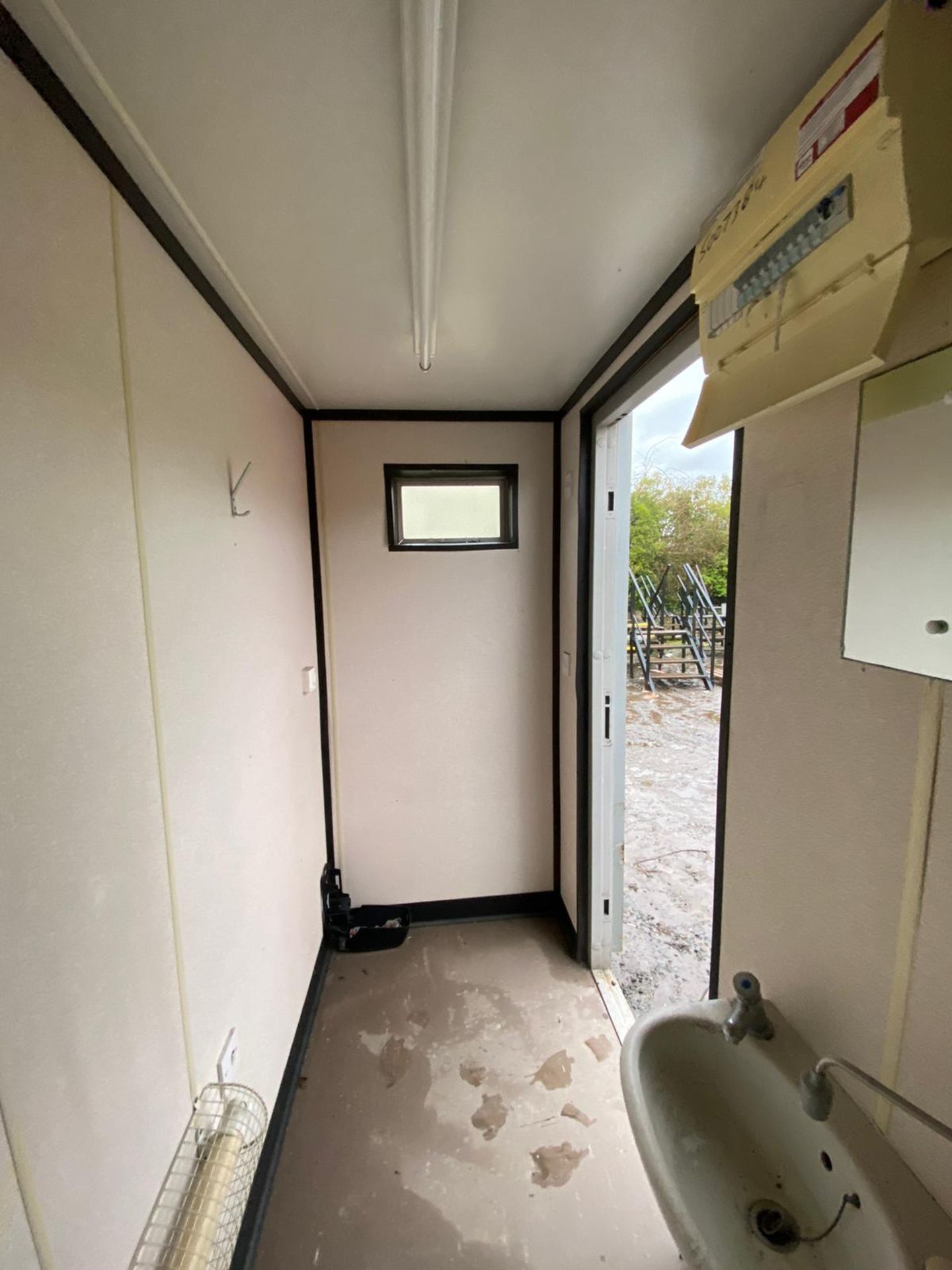 32ft 6 + 1 male and female toilet block - Image 3 of 17