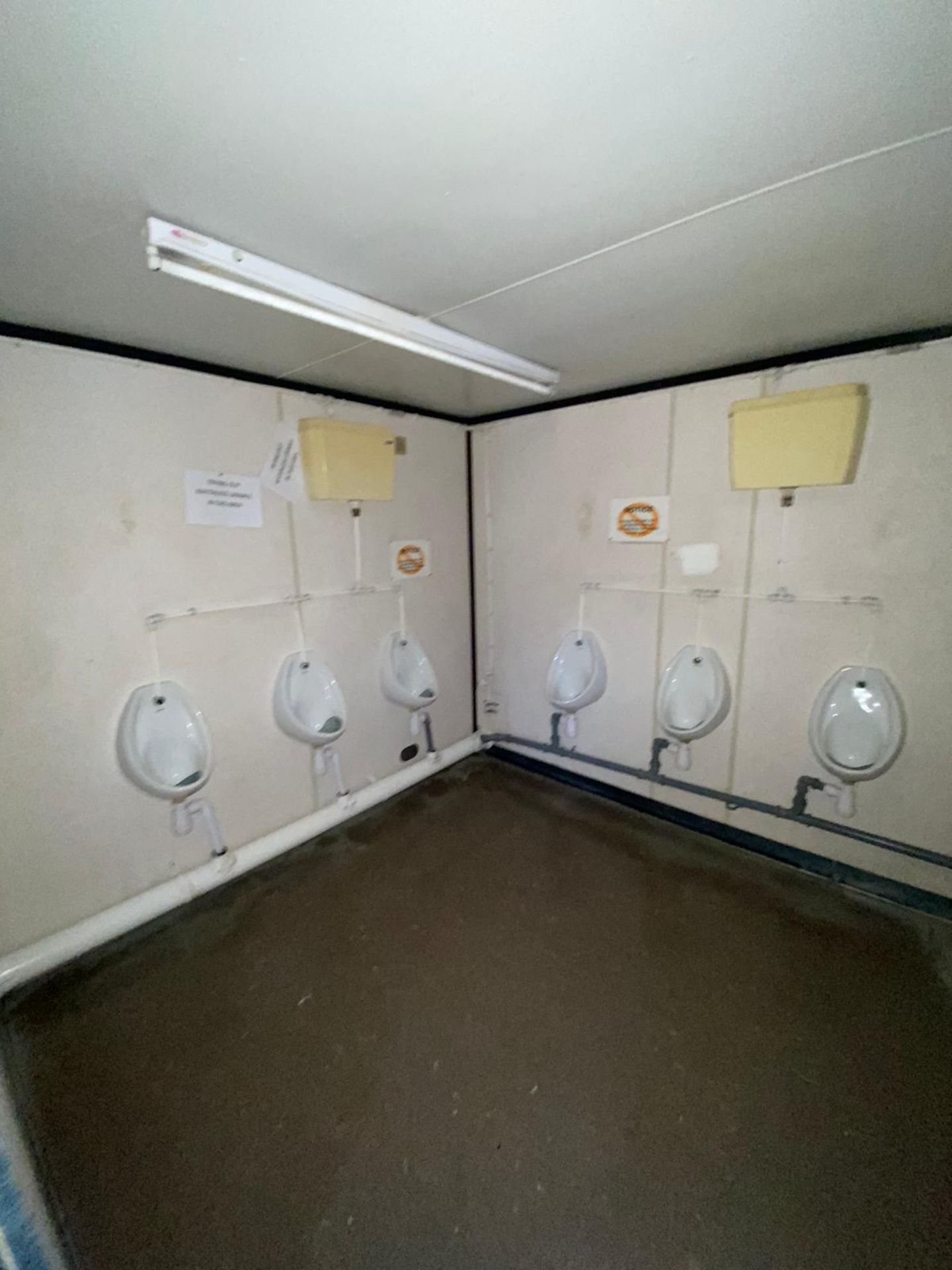 32ft 6 + 1 male and female toilet block - Image 5 of 17