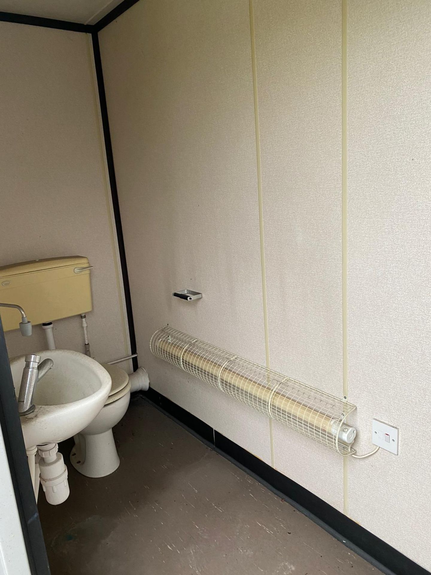 32ft 6 + 1 male and female toilet block - Image 7 of 17