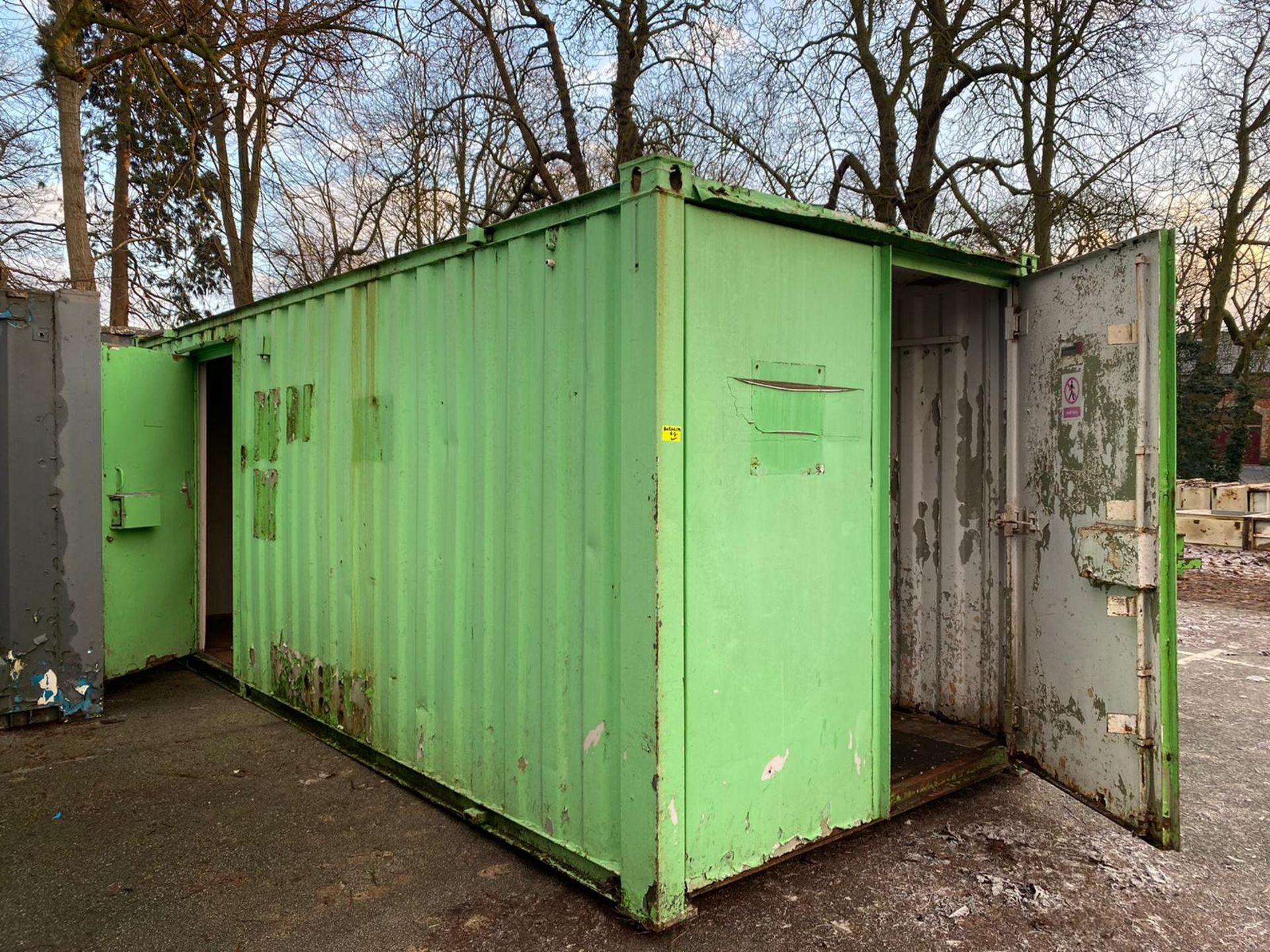 20ft x 8ft 50/50 split office/ store Container - Image 4 of 10