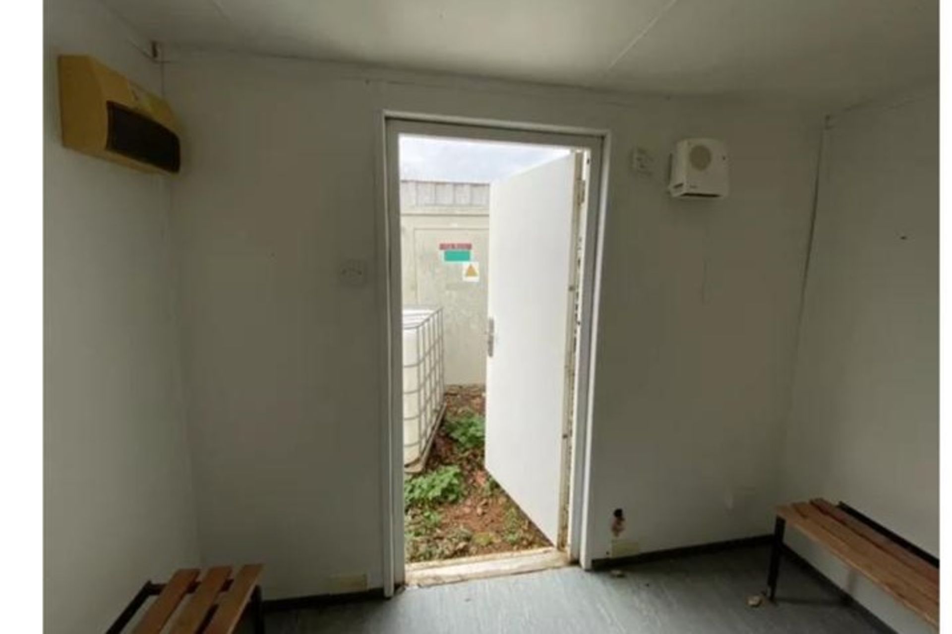 10ft changing room office cabin container - Image 5 of 7