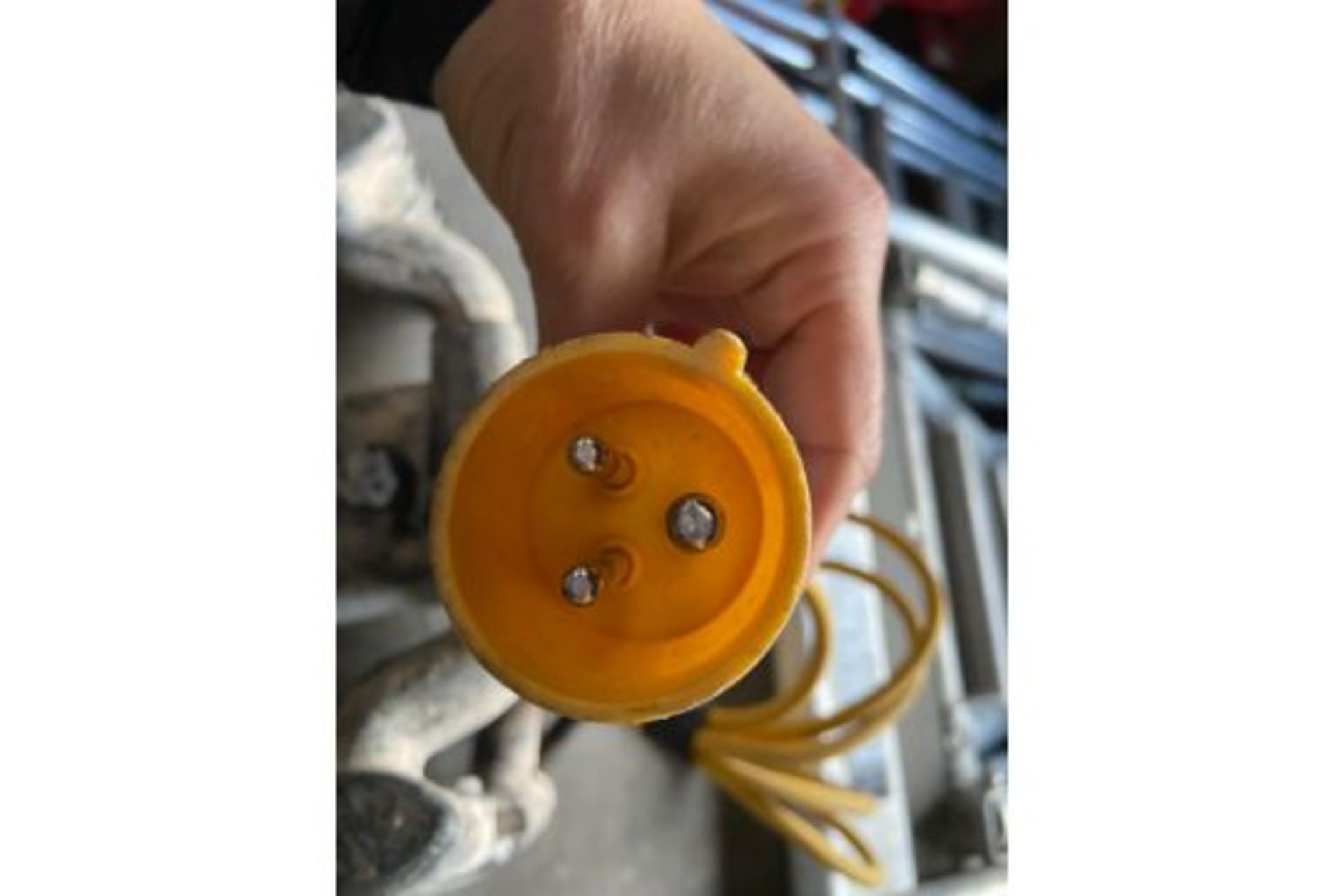 Hand UT 120 Held Electric Mixer / Stirrer - Image 5 of 5