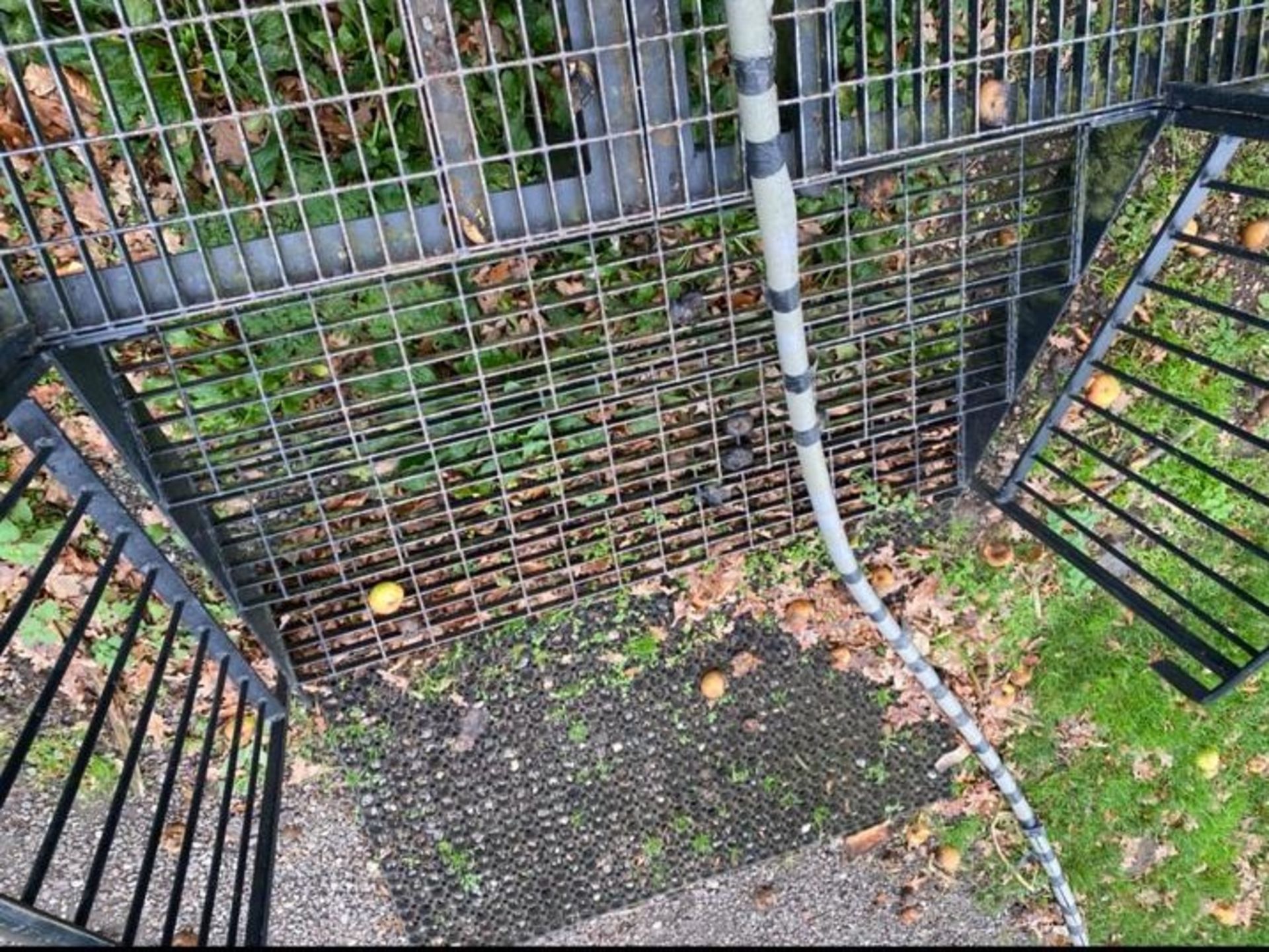 Toilet block/ container walk way platform - Image 4 of 6