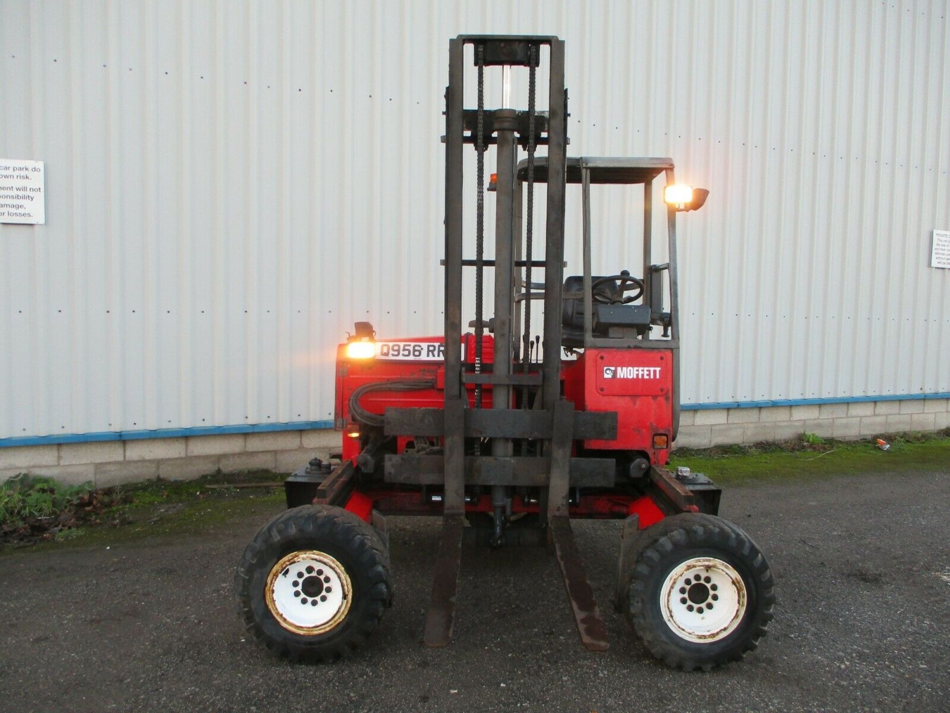 Moffett mounty forklift M2003 ELP 4W - Image 2 of 11