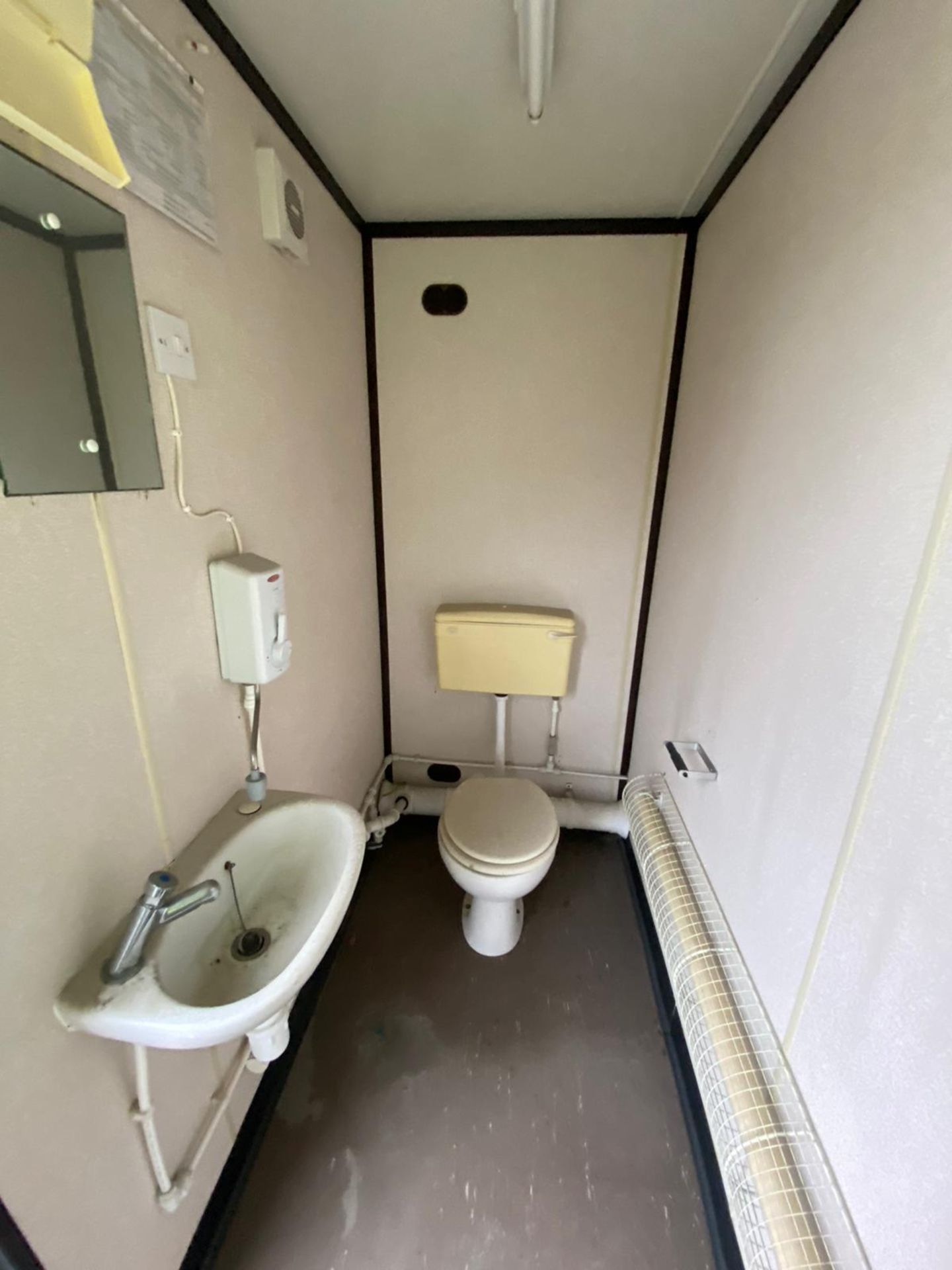 32ft 6 + 1 male and female toilet block - Image 17 of 17