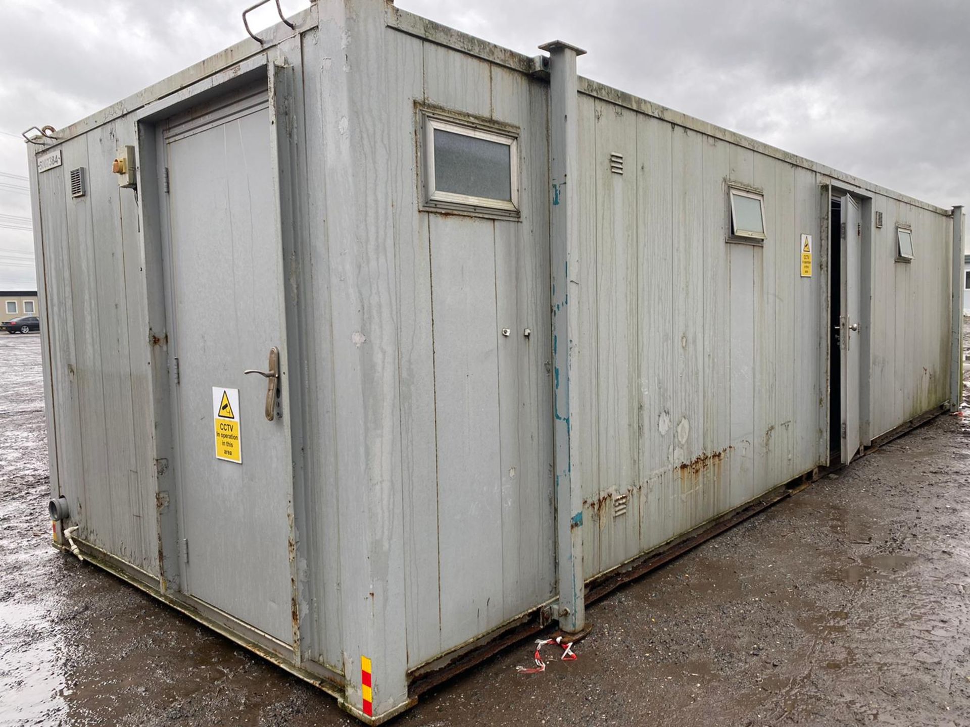 32ft 6 + 1 male and female toilet block - Image 2 of 17