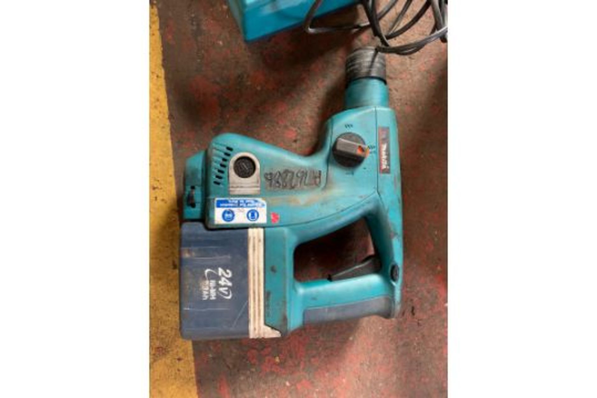 Makita DC245A 24V Drill & Charger with case - Image 2 of 3